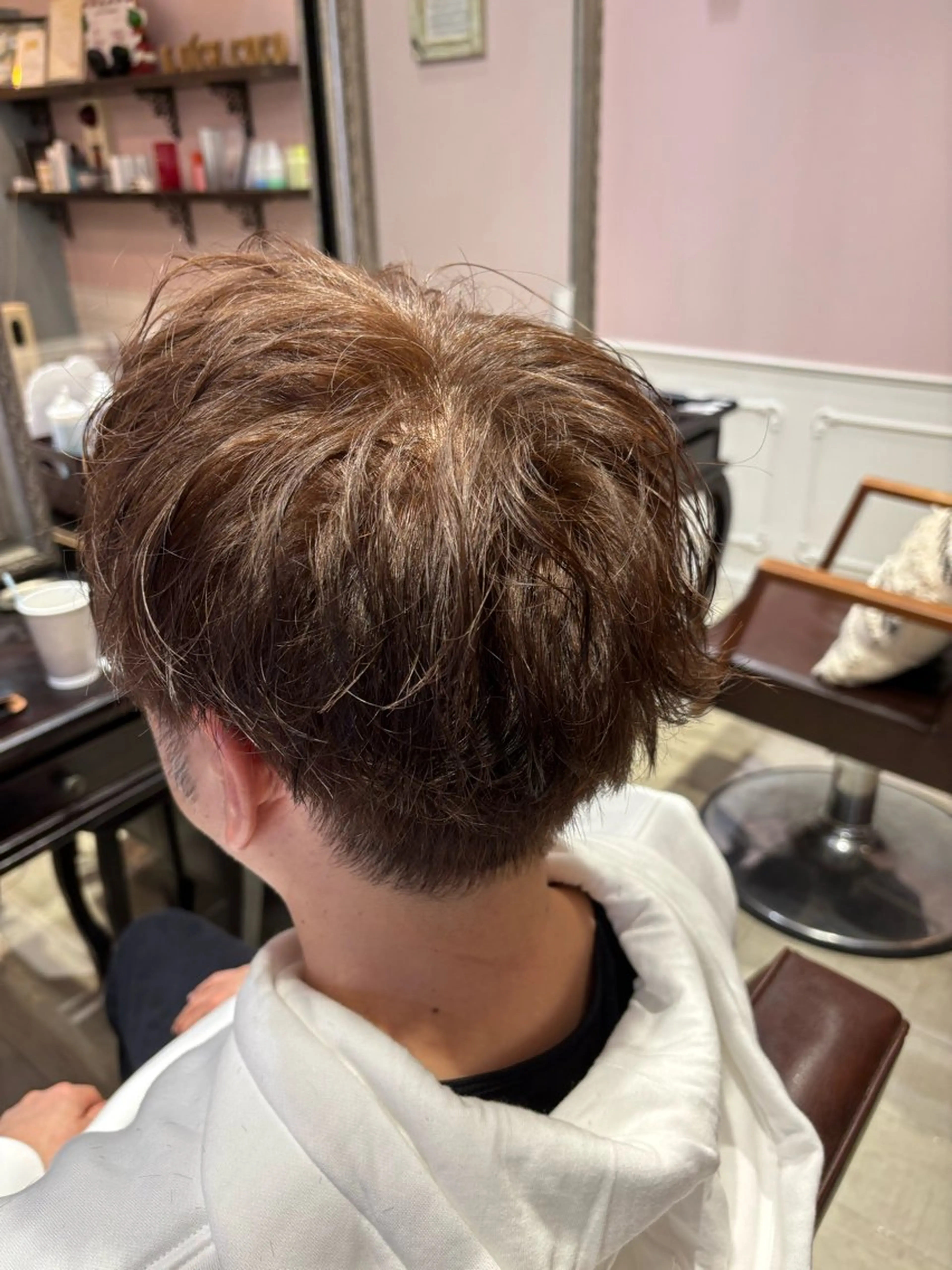 ショート カラー ツヤ感カラーレイヤー カット川野莉空のヘアスタイル