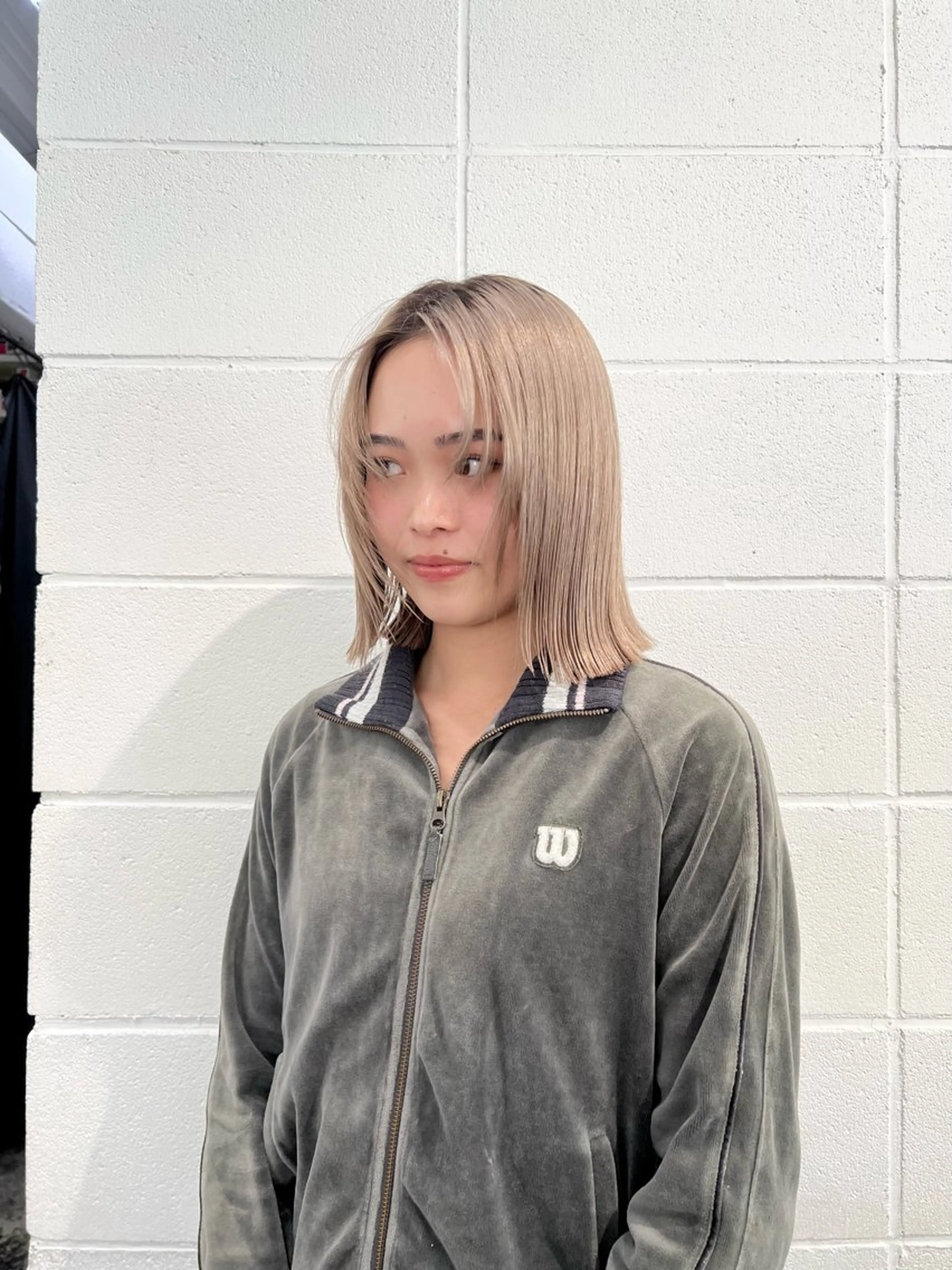 ミディアム カラー 切りっぱなしボブ アッシュ ベージュカラー ブリーチ ケアブリーチ カット ヘアカラー トリートメント HARU//原宿🤍 リピート率NO.1のヘアスタイル