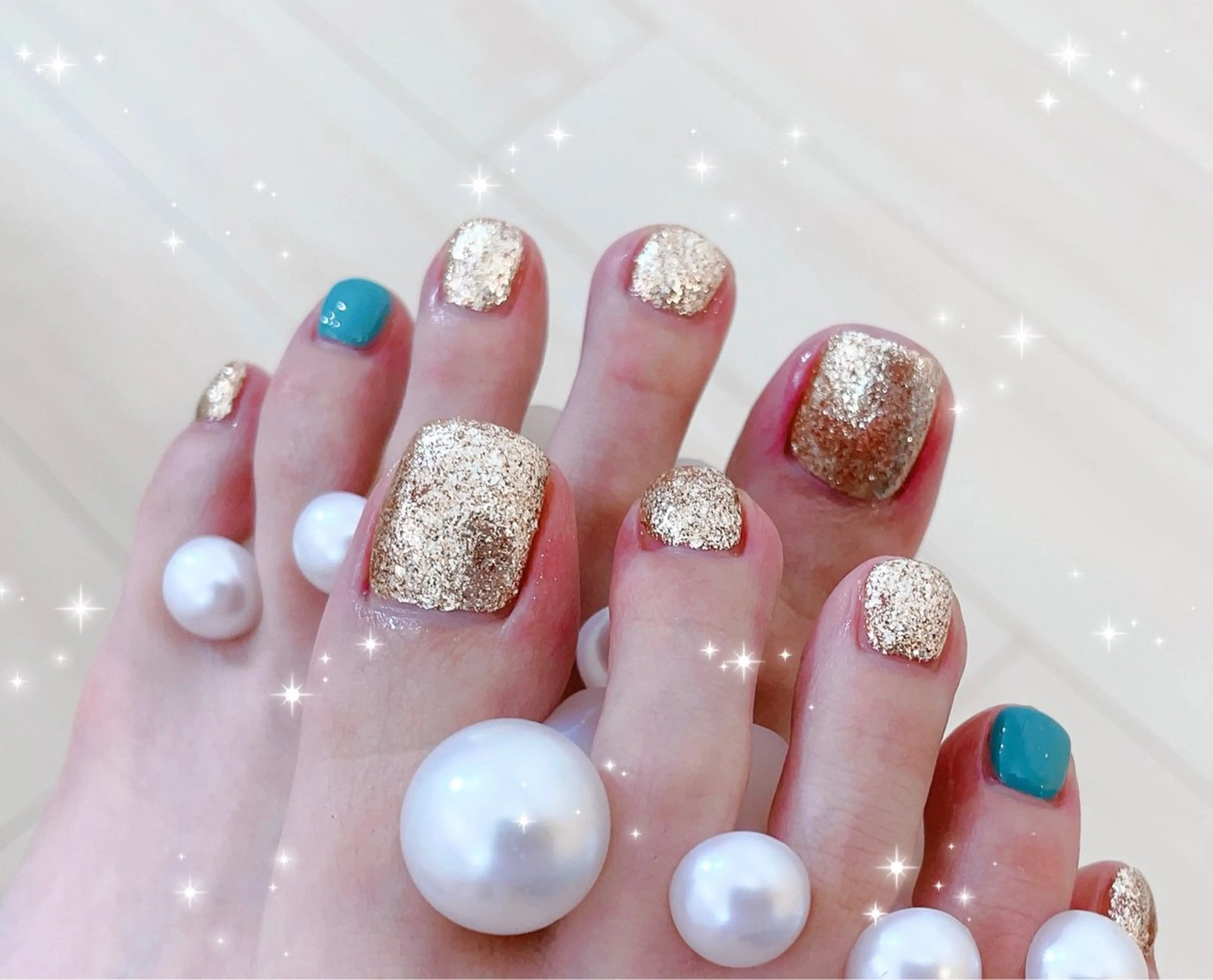 ネイル ゴールド グリーン FLARE NAIL フレアネイルのネイルデザイン