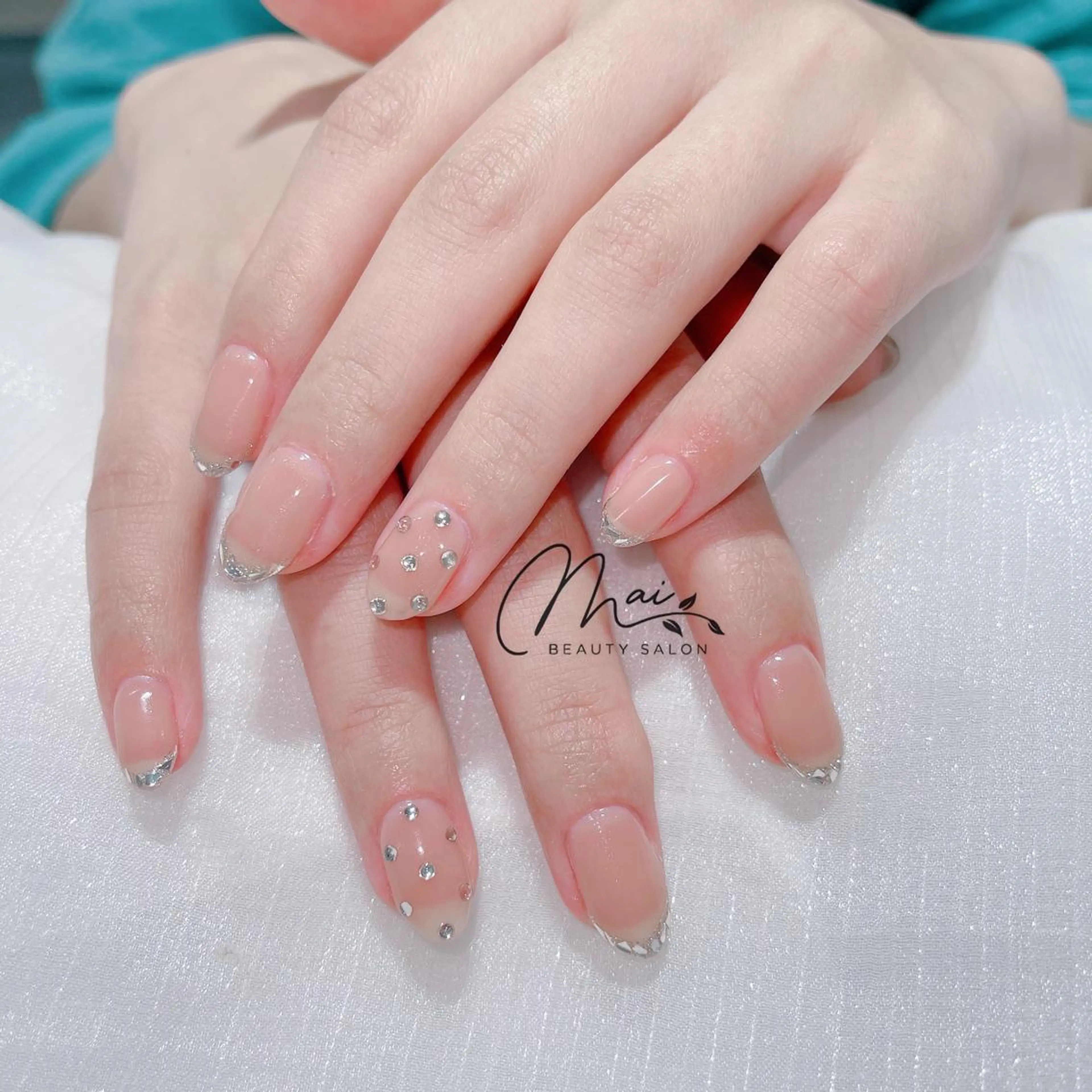 ネイル オーロラネイル チークネイル 長さ出し フラッシュネイル フットネイル MaiBeauty Niのネイルデザイン