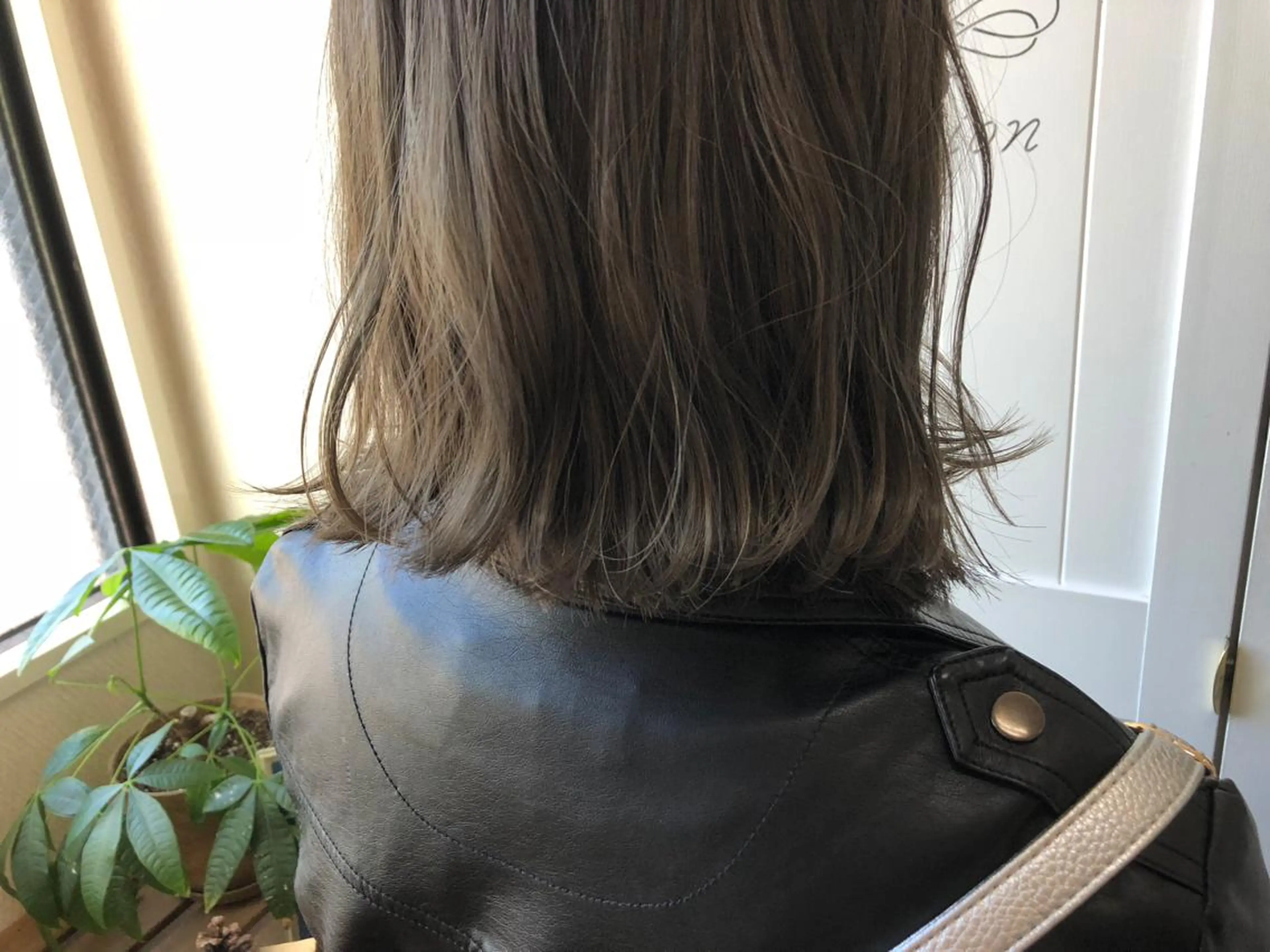 ミディアム カラー 切りっぱなしボブ ベージュカラー ボブ カット ヘアカラー トリートメント 小木曽智美 /ボブ/ショートのヘアスタイル