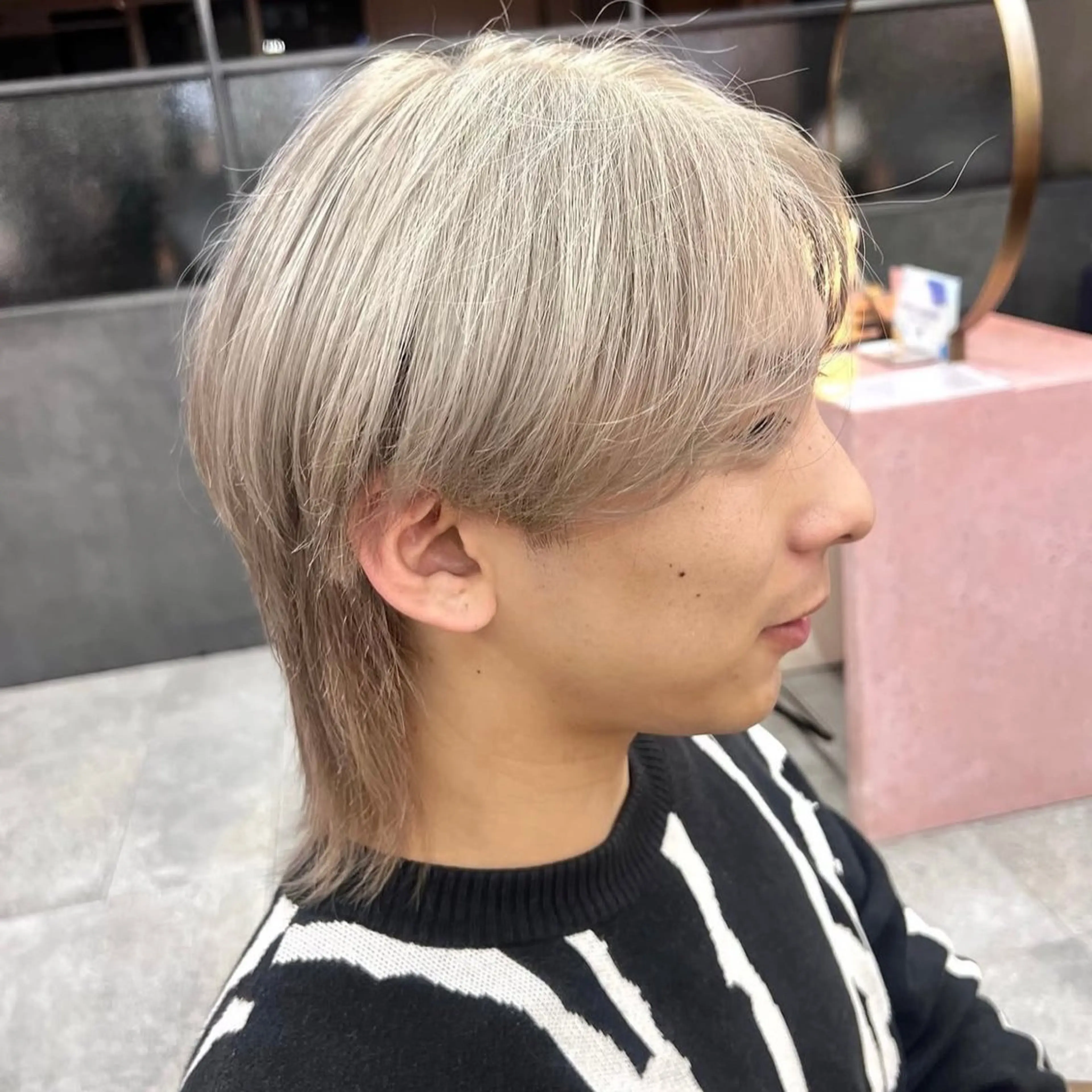 ミディアム メンズ メンズウルフカット ウルフカット カット ヘアカラー 韓国ヘア /男女☘️ 細江 美紅のヘアスタイル