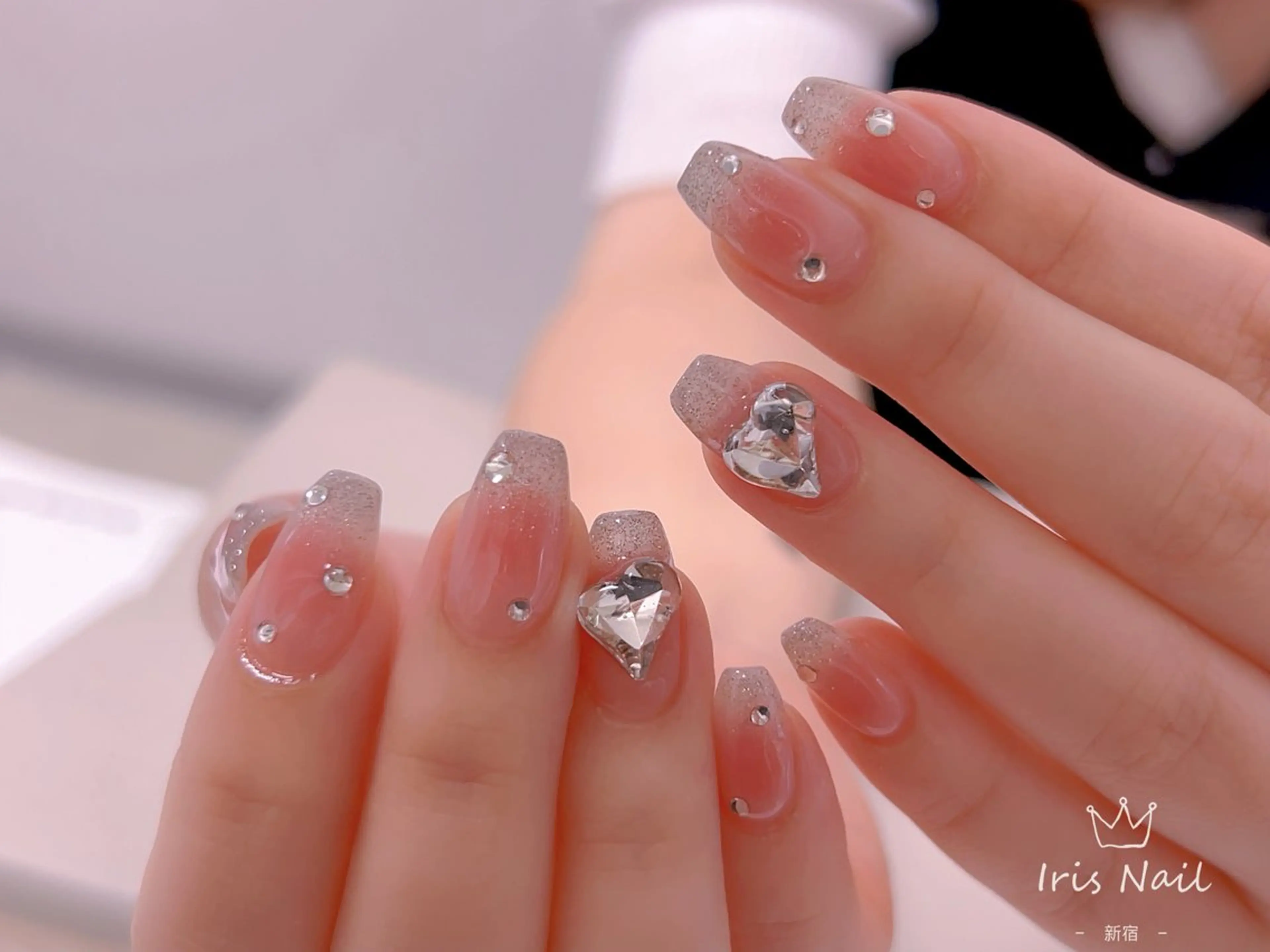 ネイル フレンチネイル ジェルネイル グラデーション 韓国ネイル マグネットネイル ハンドネイル 【長さ出し】 IRIS NAILのネイルデザイン