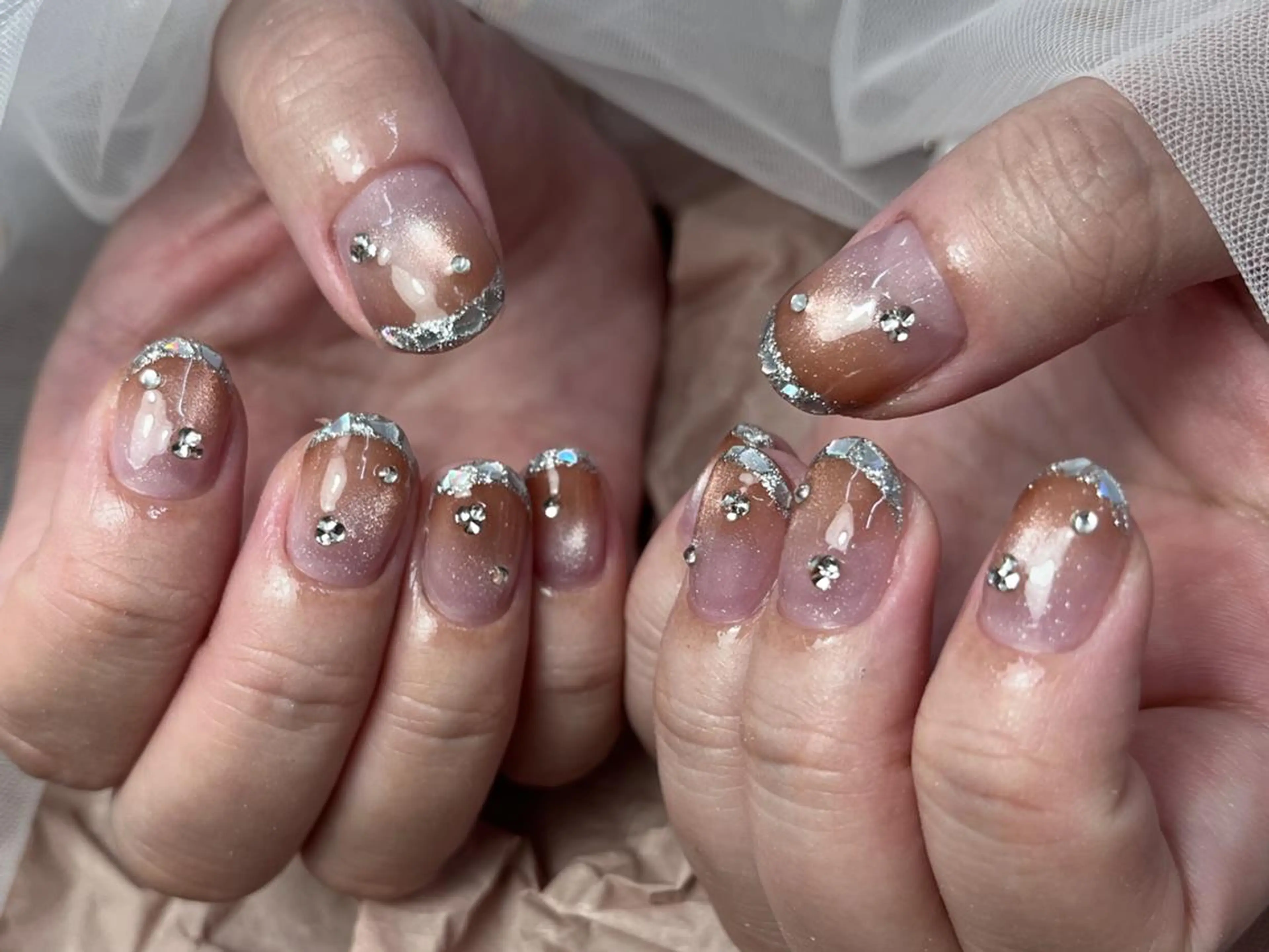 ネイル フレンチネイル ラメ(グリッター) シルバー ストーンネイル ハンドネイル ToliyDeliy Nail Salonのネイルデザイン