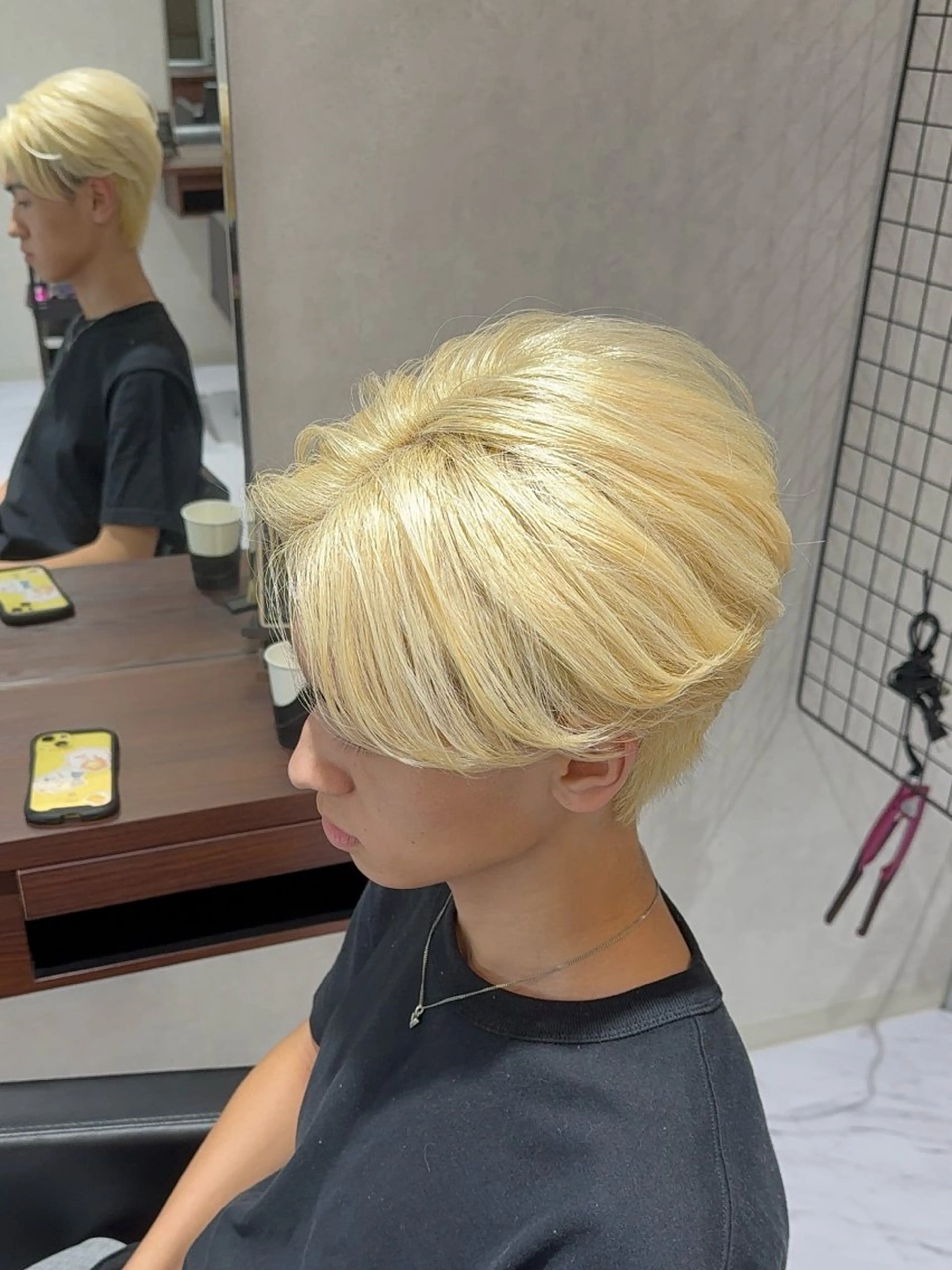 ショート カラー メンズ メンズブリーチ マッシュウルフ マッシュ メンズウルフカット ブリーチ 東 拓己のヘアスタイル