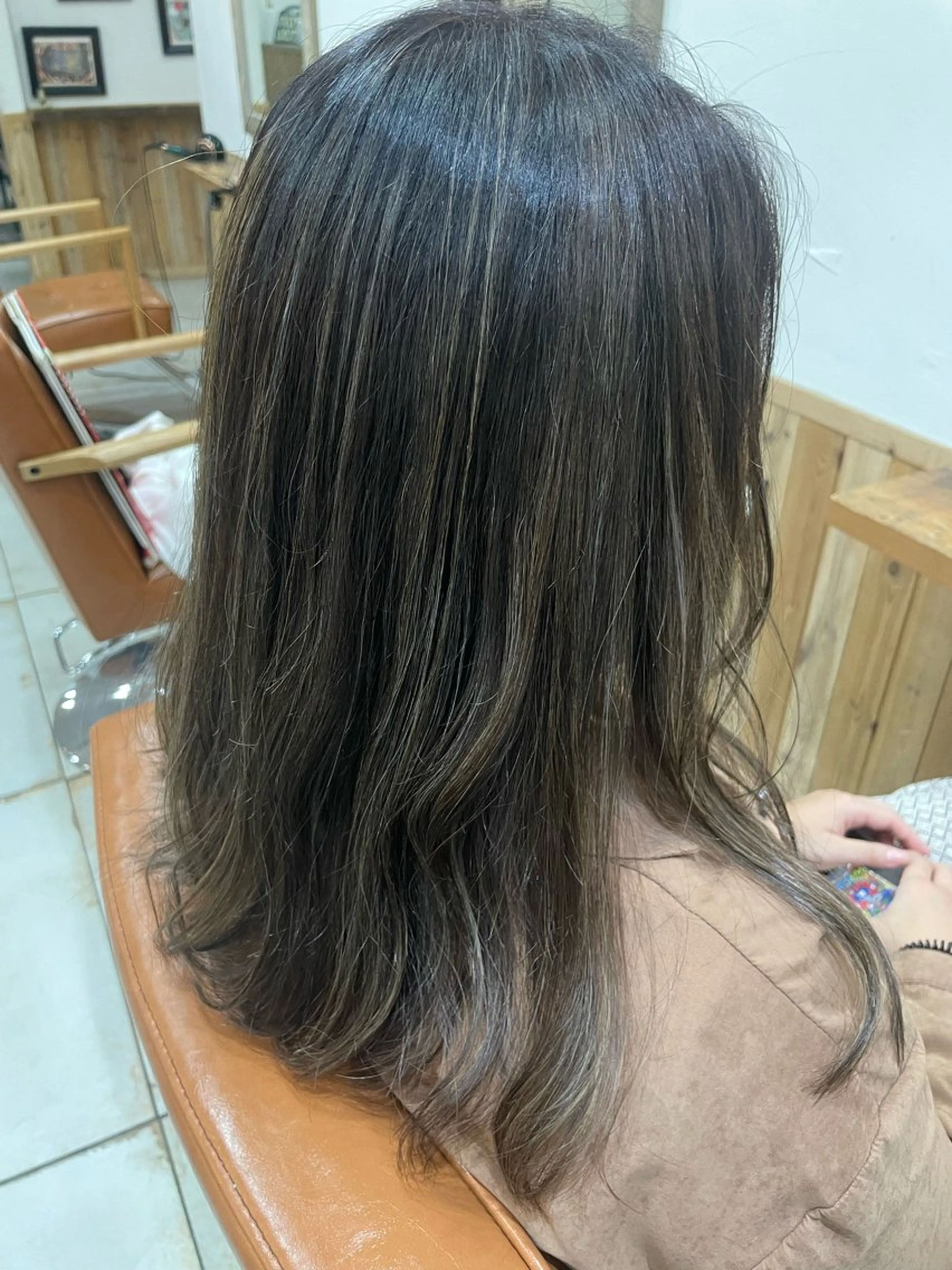 セミロング カラー ショートボブ バレイヤージュ ベージュカラー デザインカラー イヤリングカラー Wカラーレイヤーカ ット⚡️CHIAKIのヘアスタイル