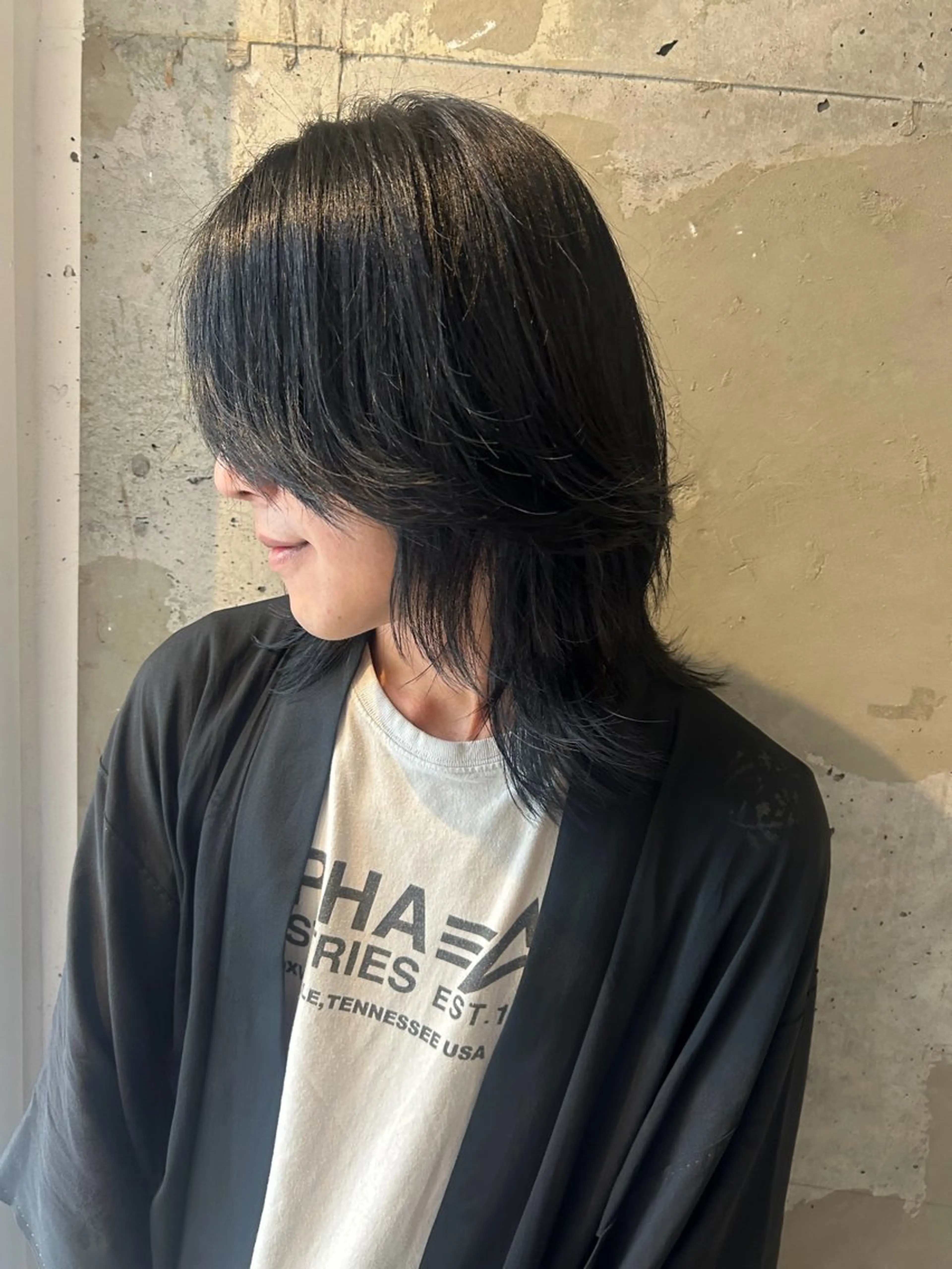 ミディアム カラー ウルフカット カット パーマ ウルフカット レイヤーカット上柿のヘアスタイル