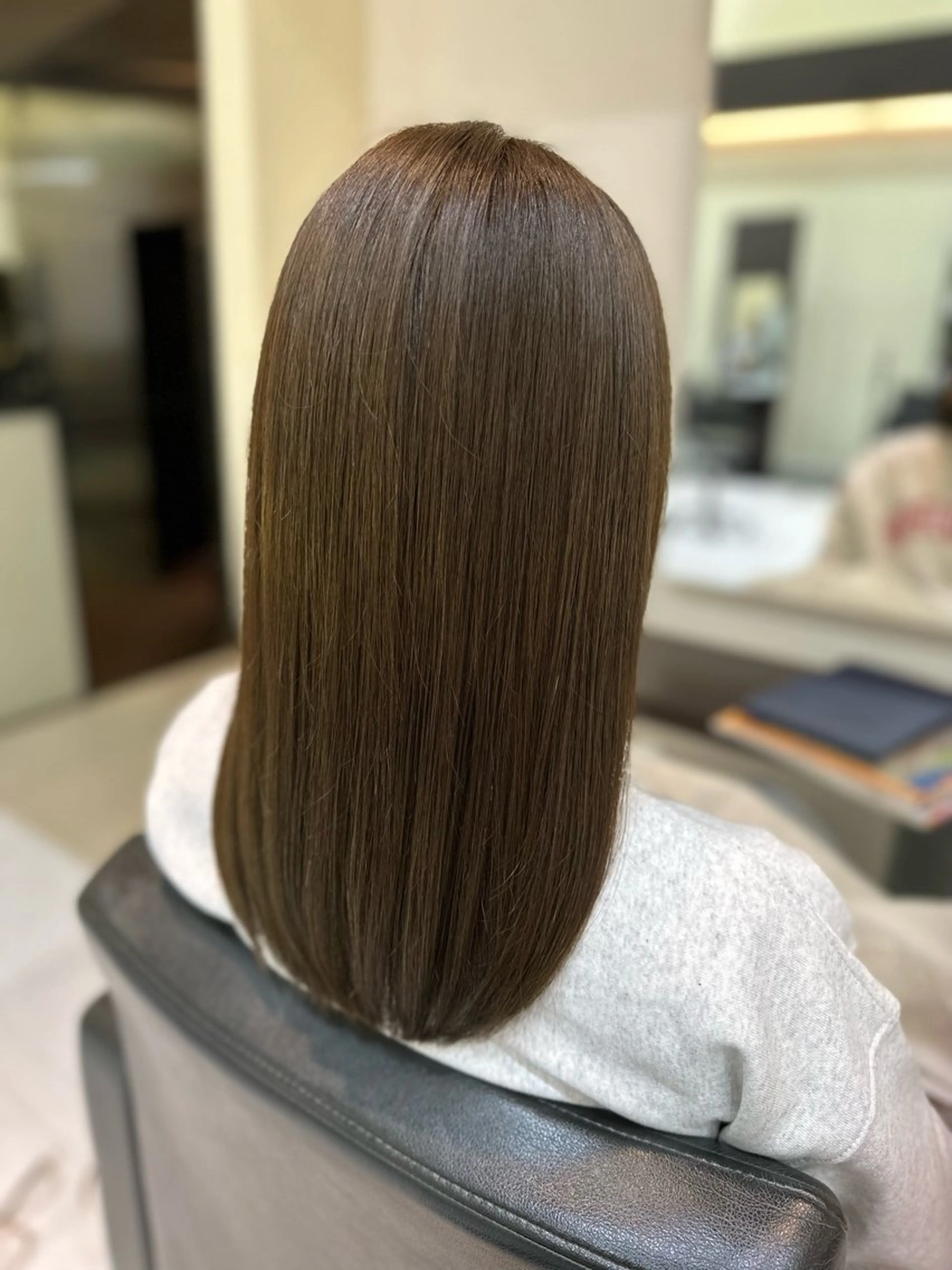 ミディアム カラー ベージュカラー オリーブベージュ カット ヘアカラー 吉村 柚香のヘアスタイル