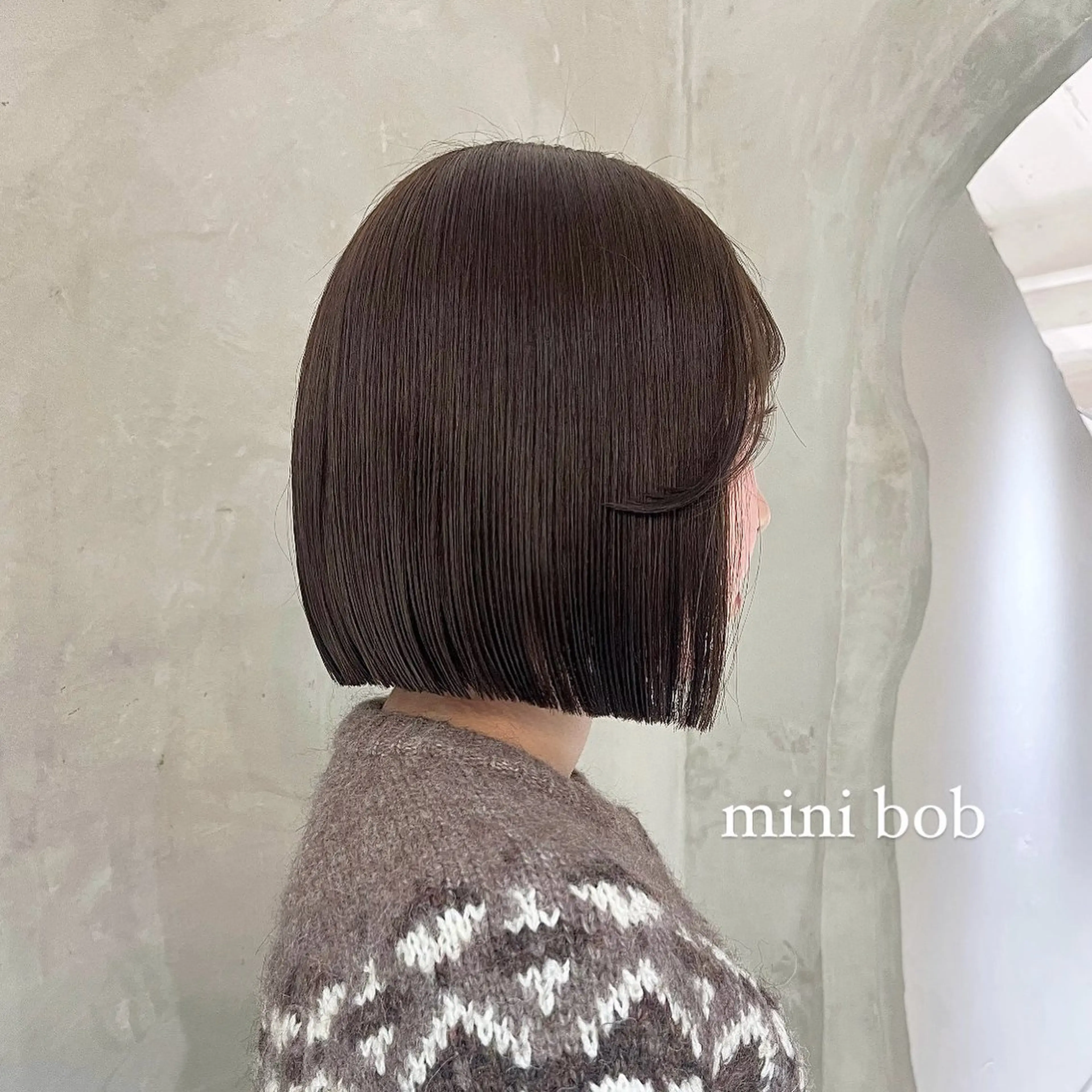 ミディアム 切りっぱなしボブ/ 艶カラー/綾莉のヘアスタイル