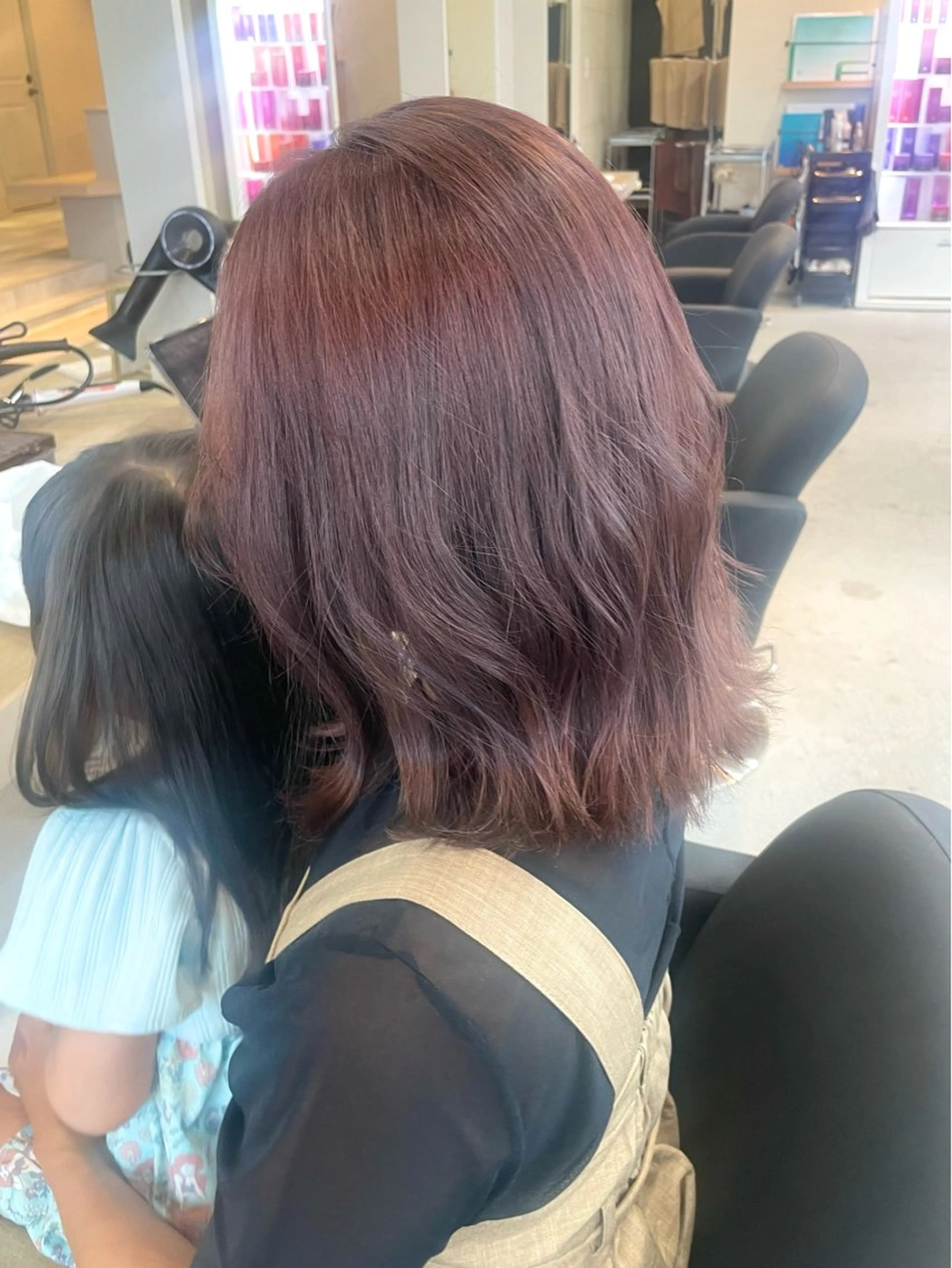 ミディアム カラー AKI 🐉のヘアスタイル