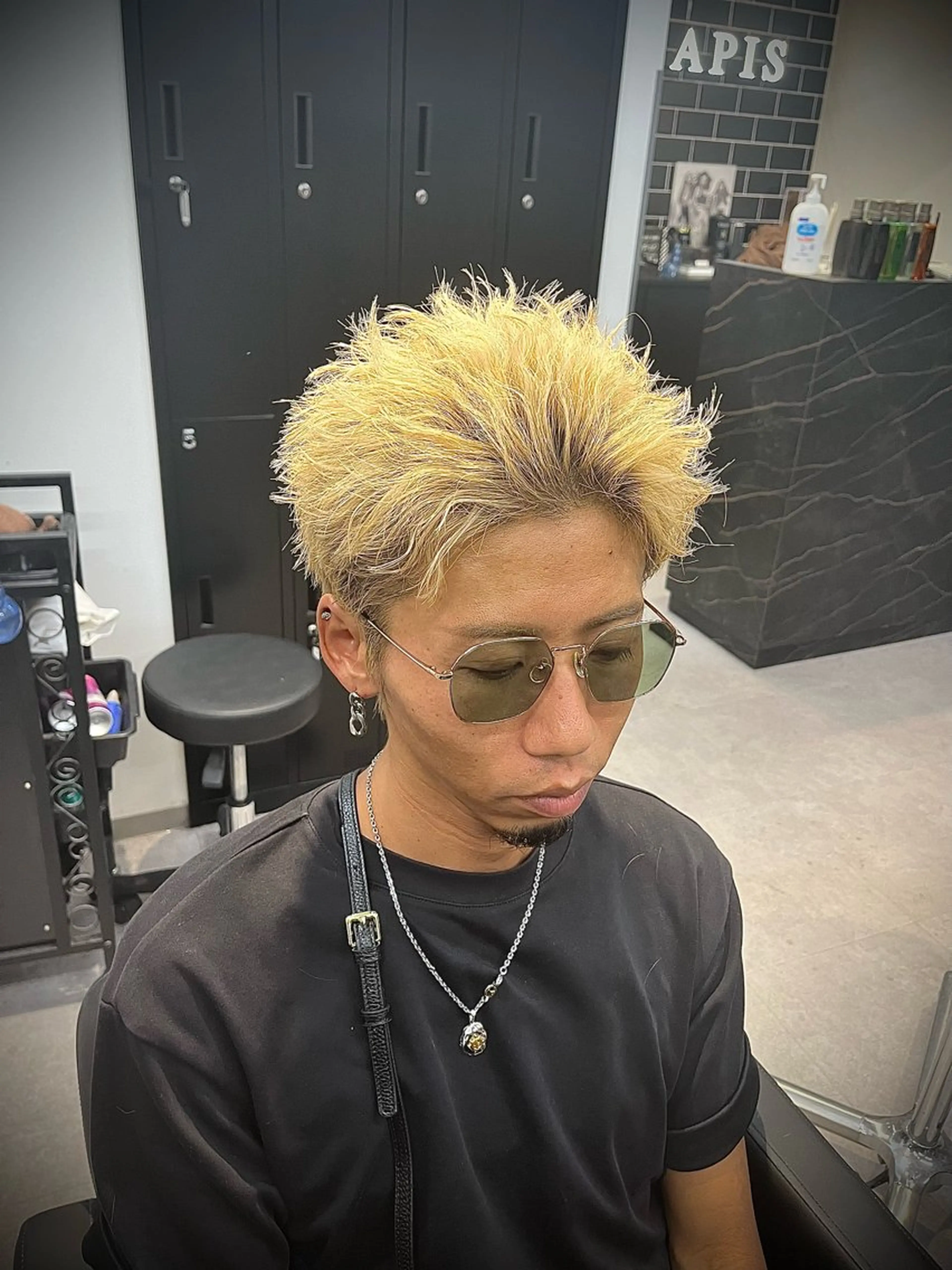 ショート カラー ヘアアレンジ メンズ メンズブリーチ スパイキーショート ブリーチ ショートヘア カット ヘアカラー ヘアセット men'slapis YUTOのヘアスタイル