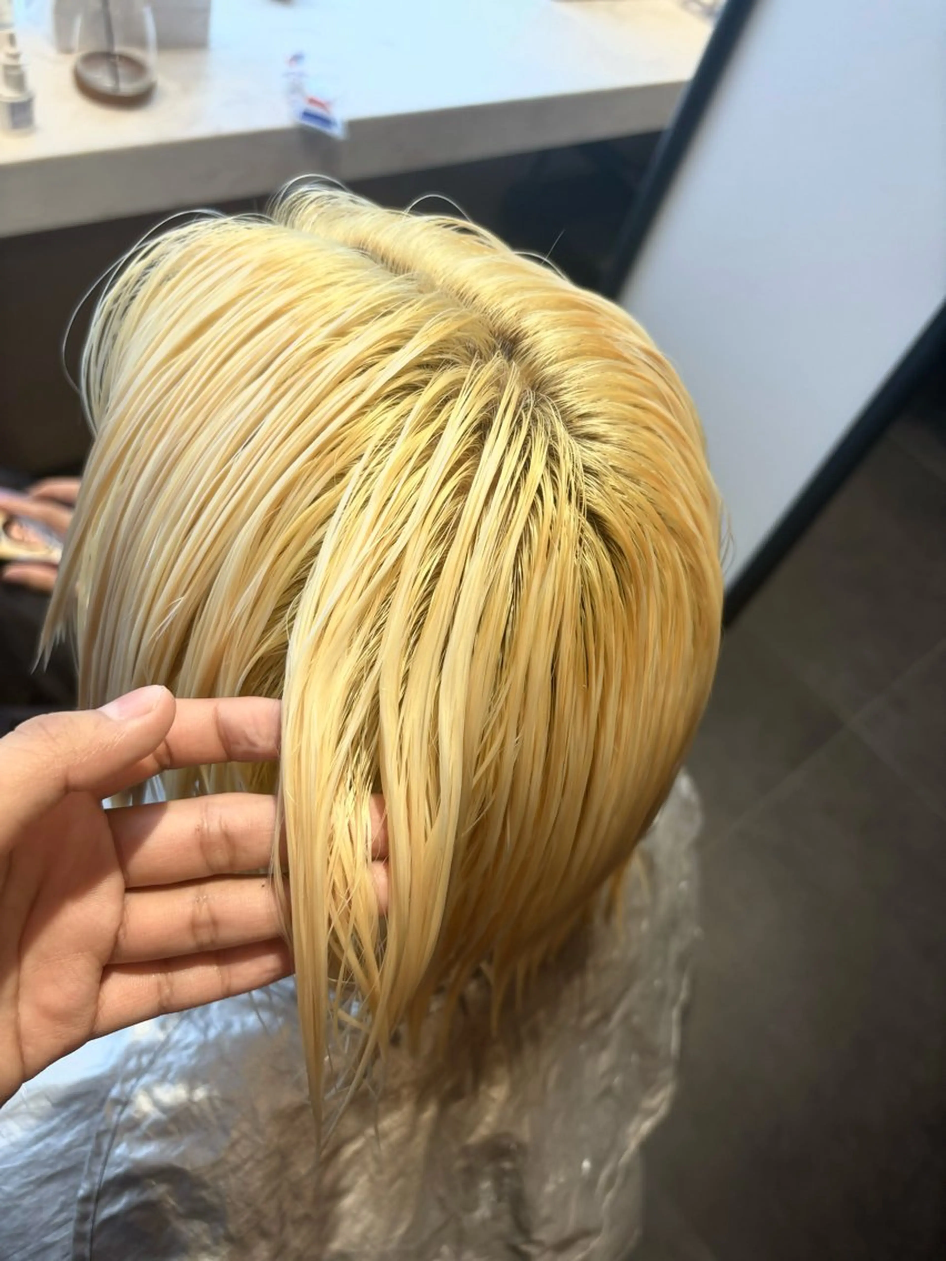 カラー 【大阪】縮毛矯正×ハ イトーン✨のヘアスタイル