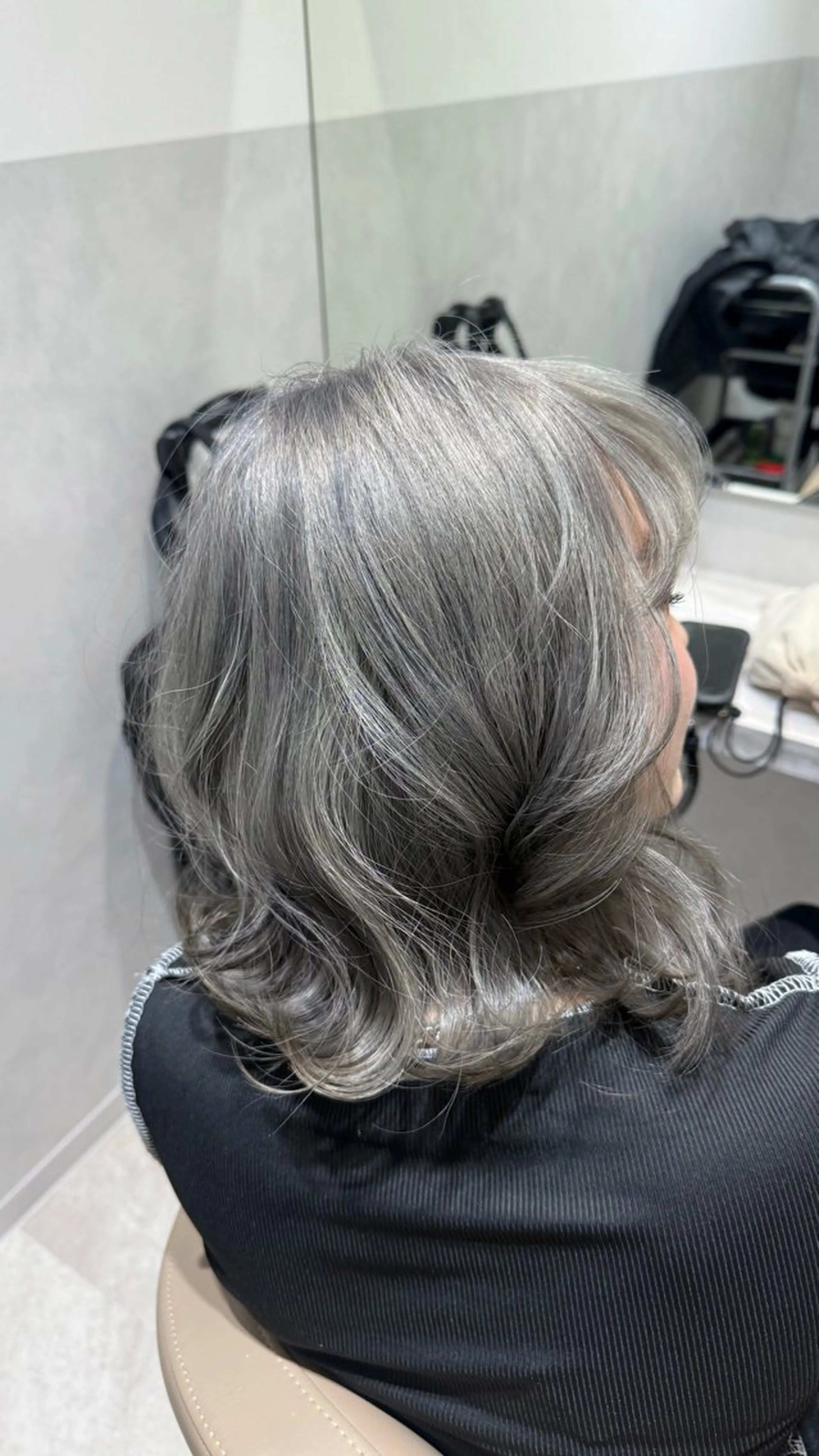 ミディアム カラー グレージュ シルバー シルバーグレージュ カット ヘアカラー 🌼デザインカラー 🌼kumicoのヘアスタイル