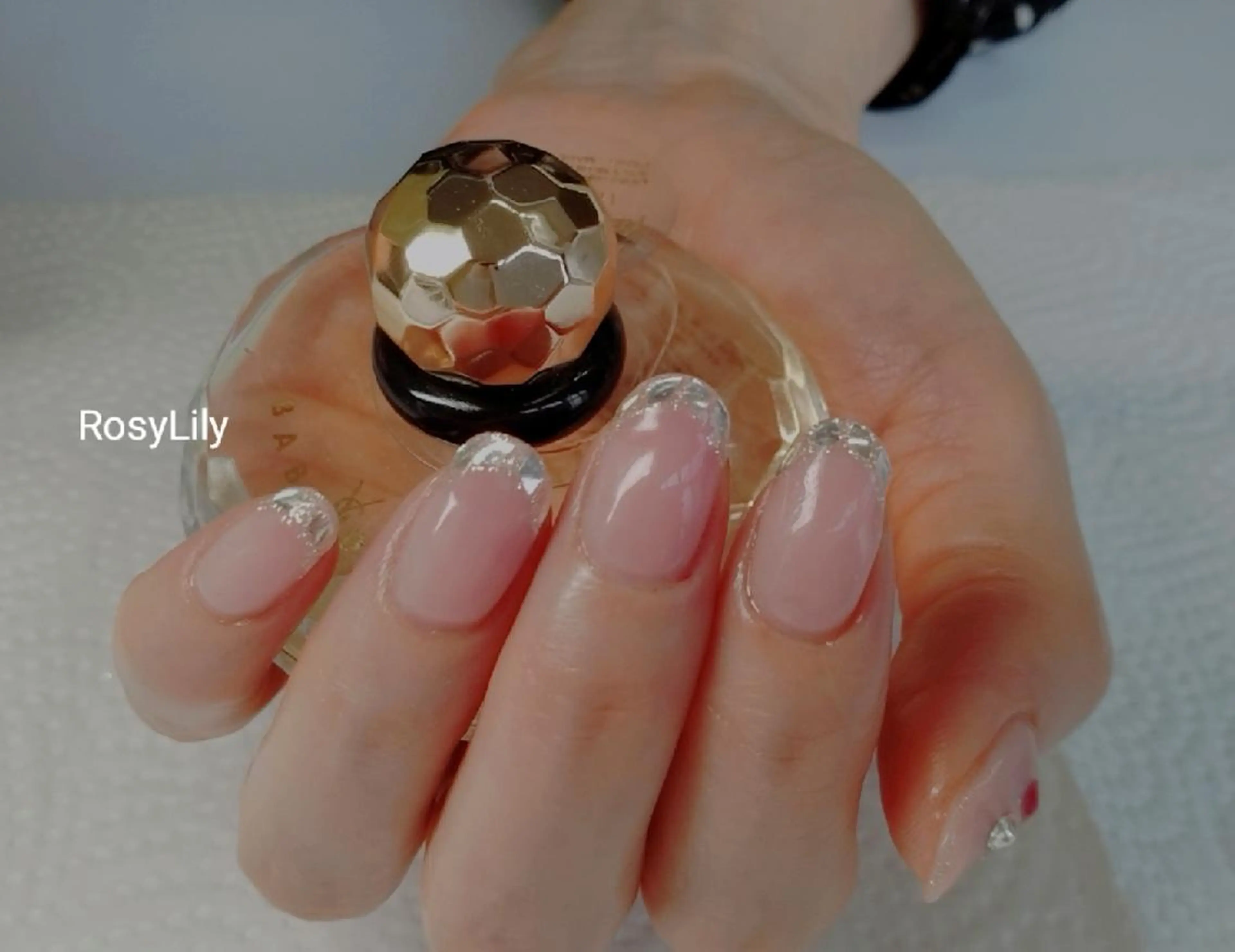 ネイル フレンチネイル ガラスフレンチ シルバー ハンドネイル ハンドケア プライベートサロン Rosy Lilyのネイルデザイン
