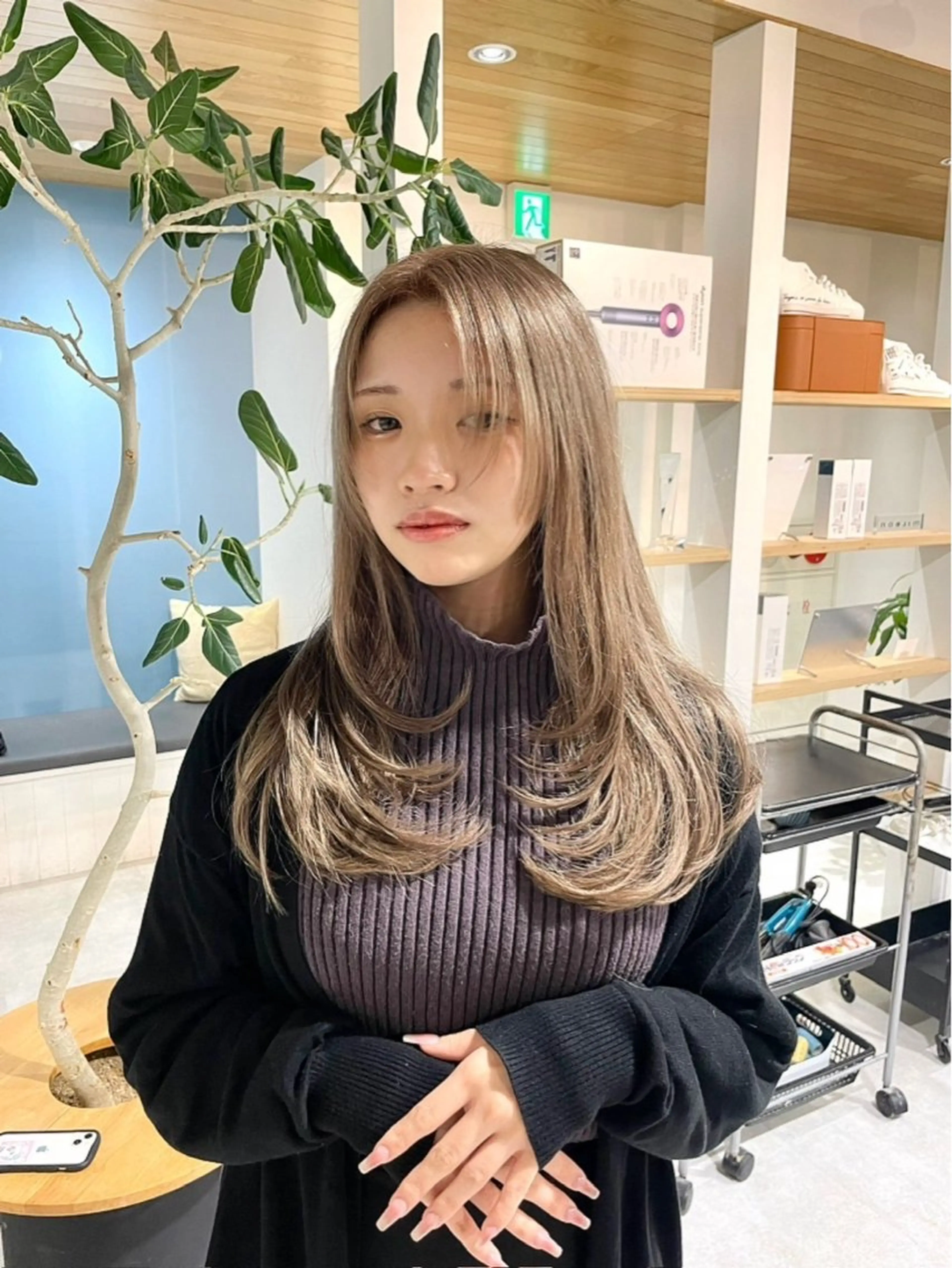 セミロング レイヤーカット ヘアカラー FLEEK 安立徹のヘアスタイル