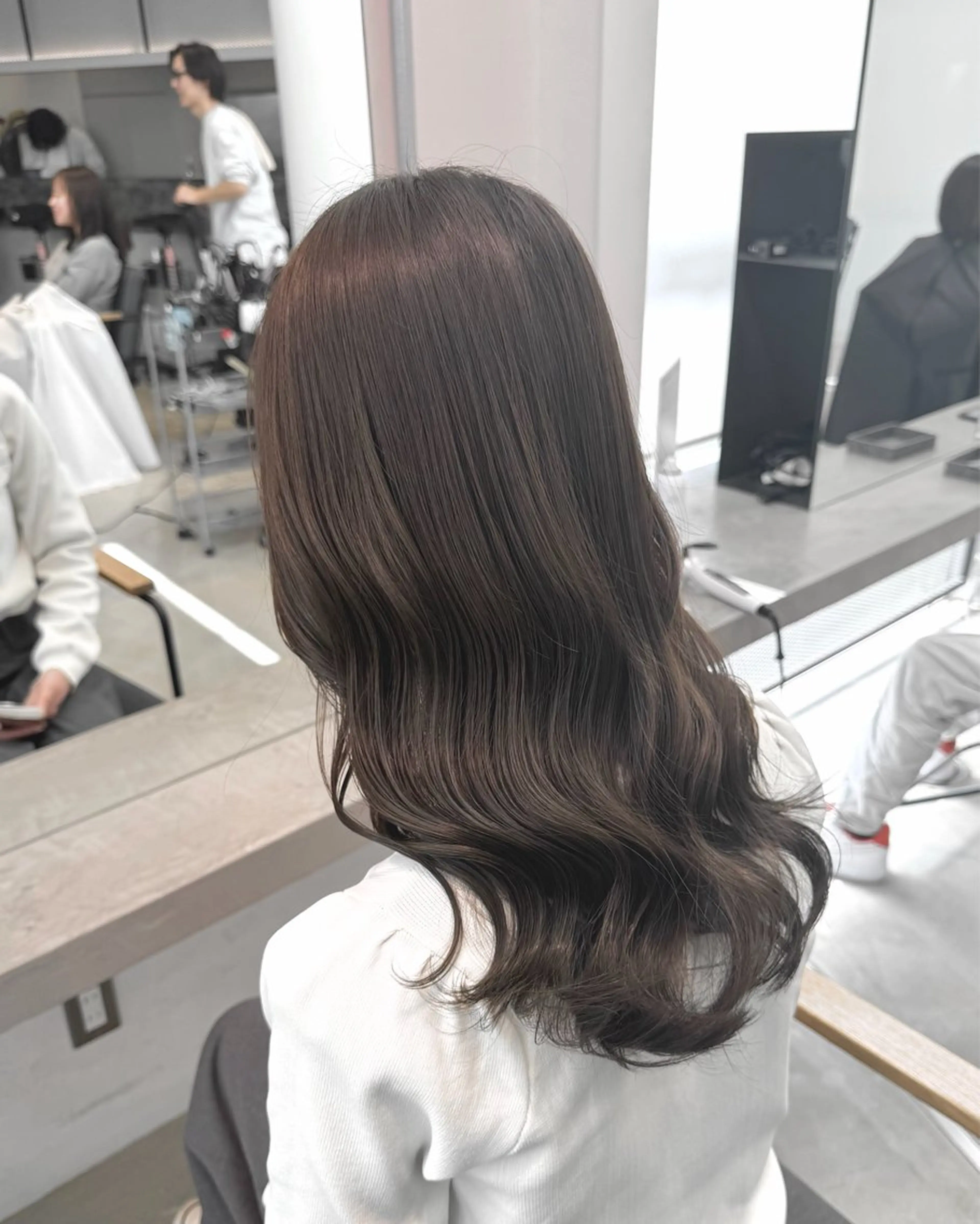 セミロング カット ヘアカラー ハイトーン/ グレージュ/レイヤーのヘアスタイル