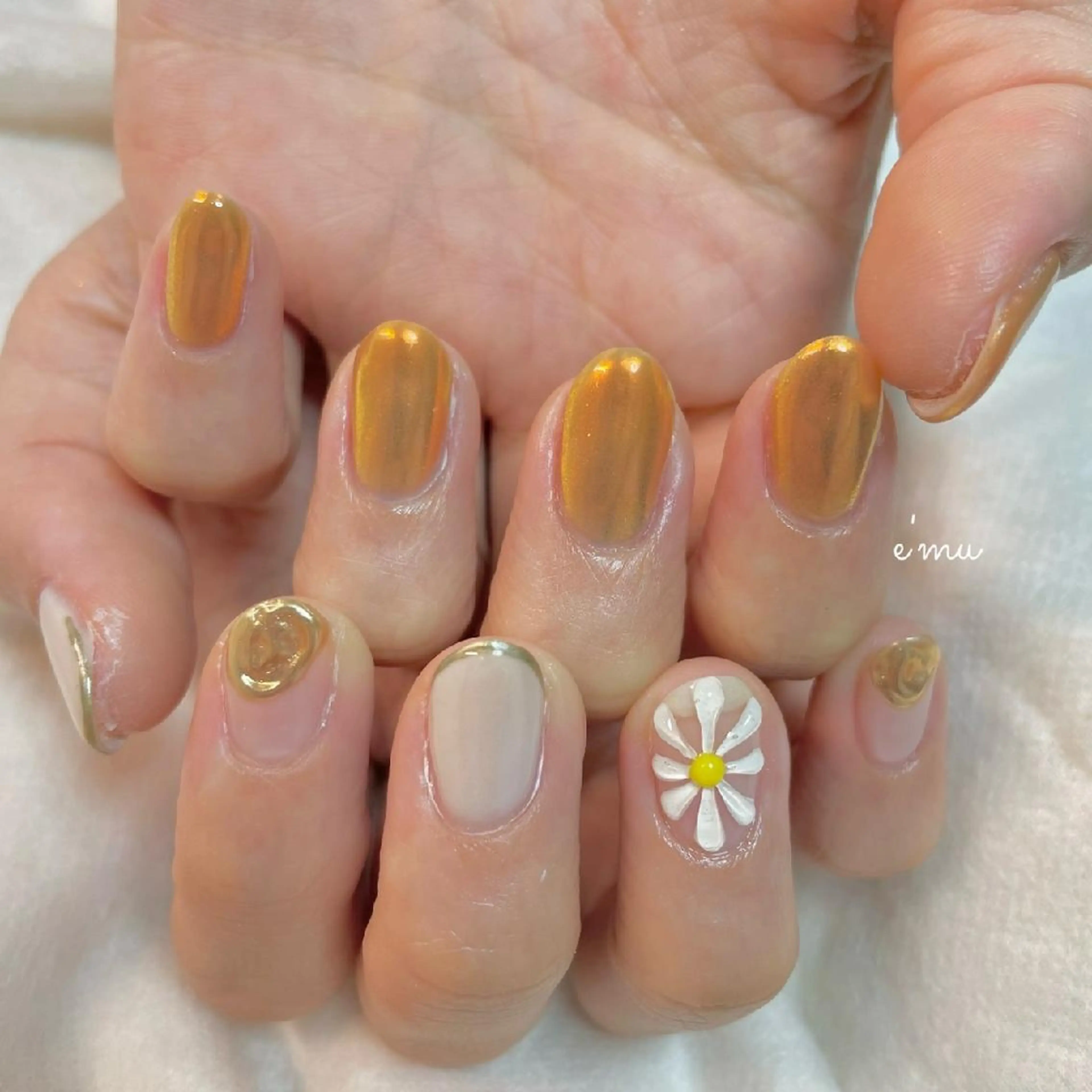 ネイル オーロラネイル フラワーネイル ニュアンスネイル オレンジ ぷっくりネイル nail salon e'mu💐のネイルデザイン