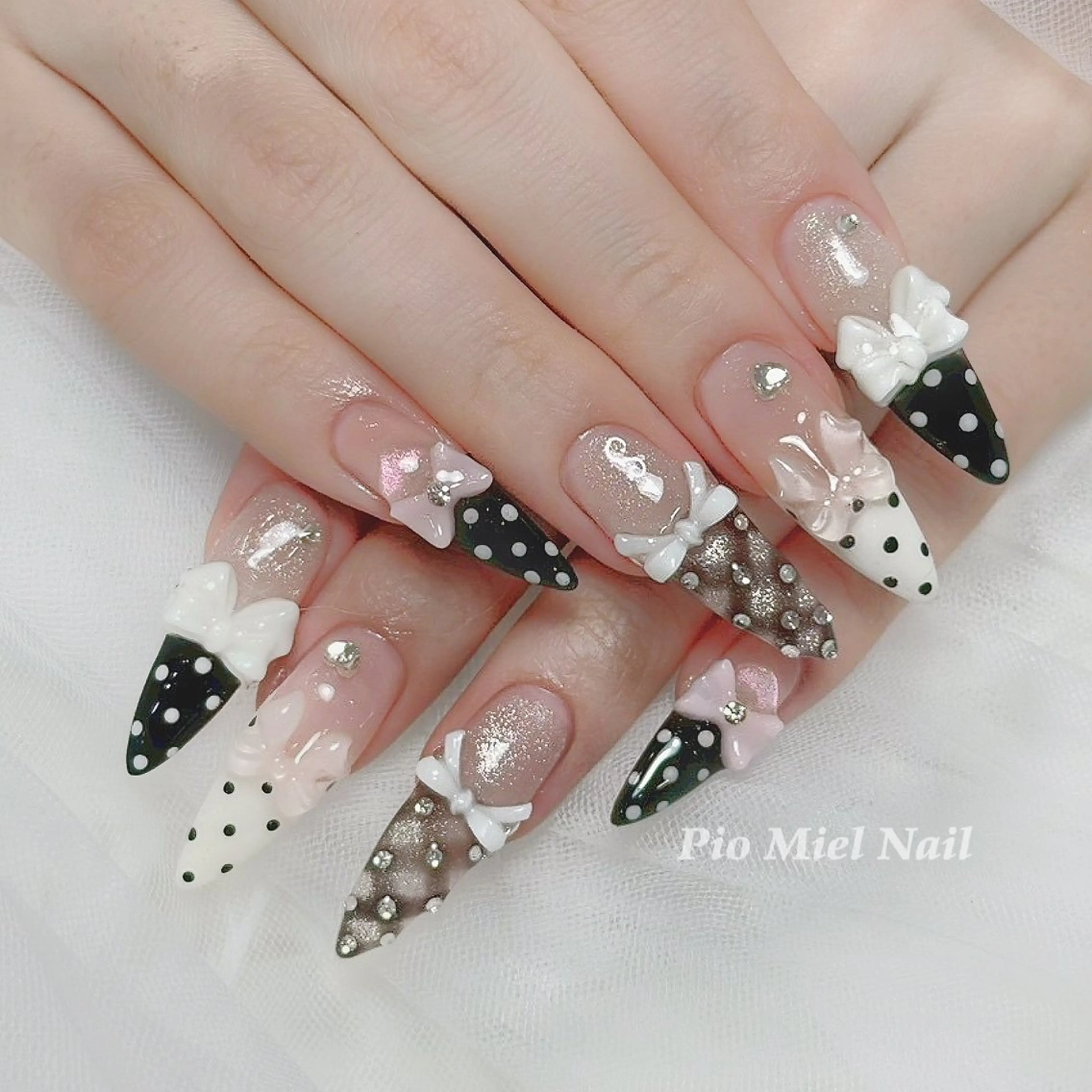 ネイル フレンチネイル 韓国ネイル マグネットネイル ニュアンスネイル オフィスネイル Pio Mielのネイルデザイン