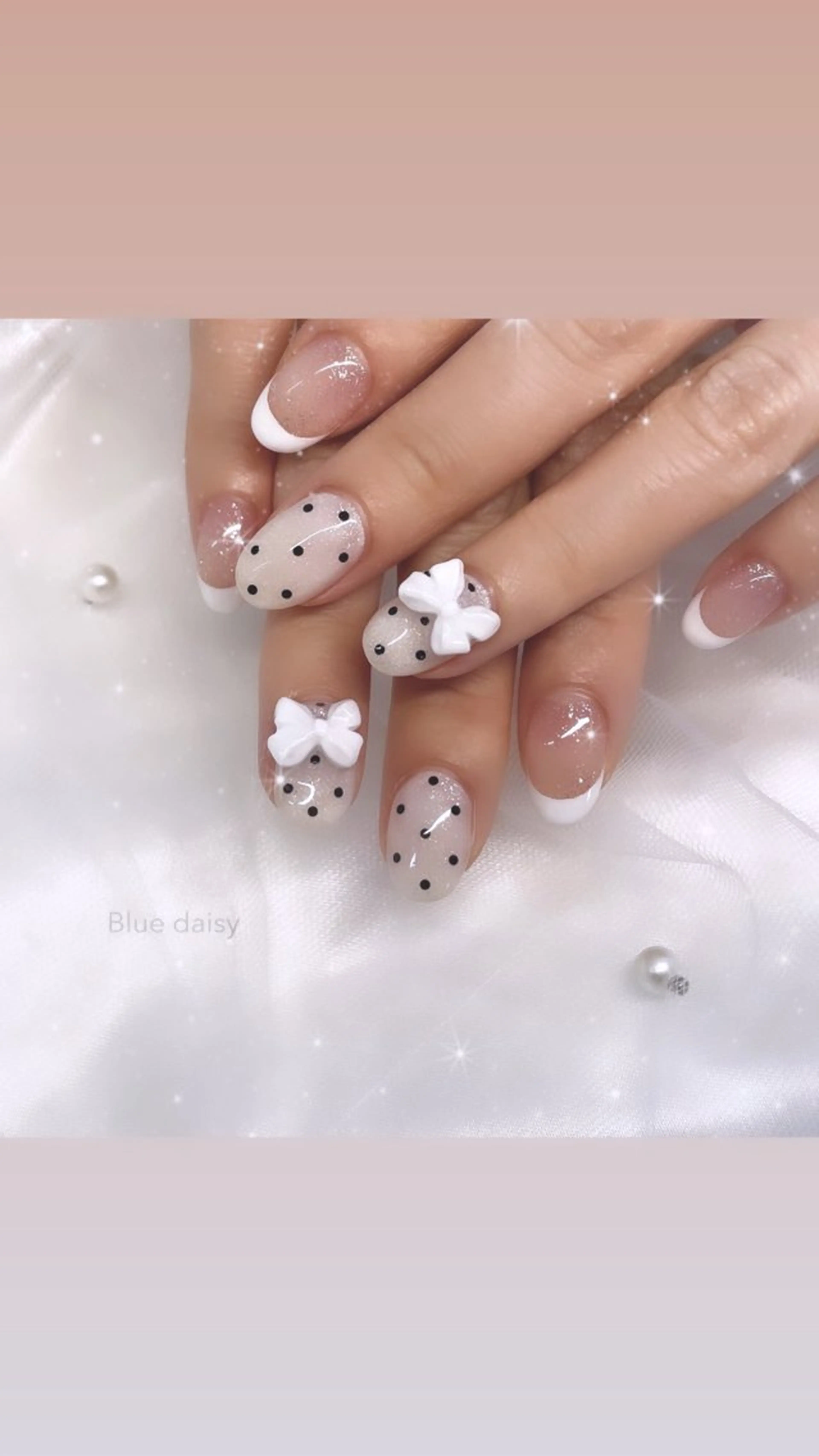 ネイル ドット リボン ハンドネイル Blue daisy RIN🎀のネイルデザイン