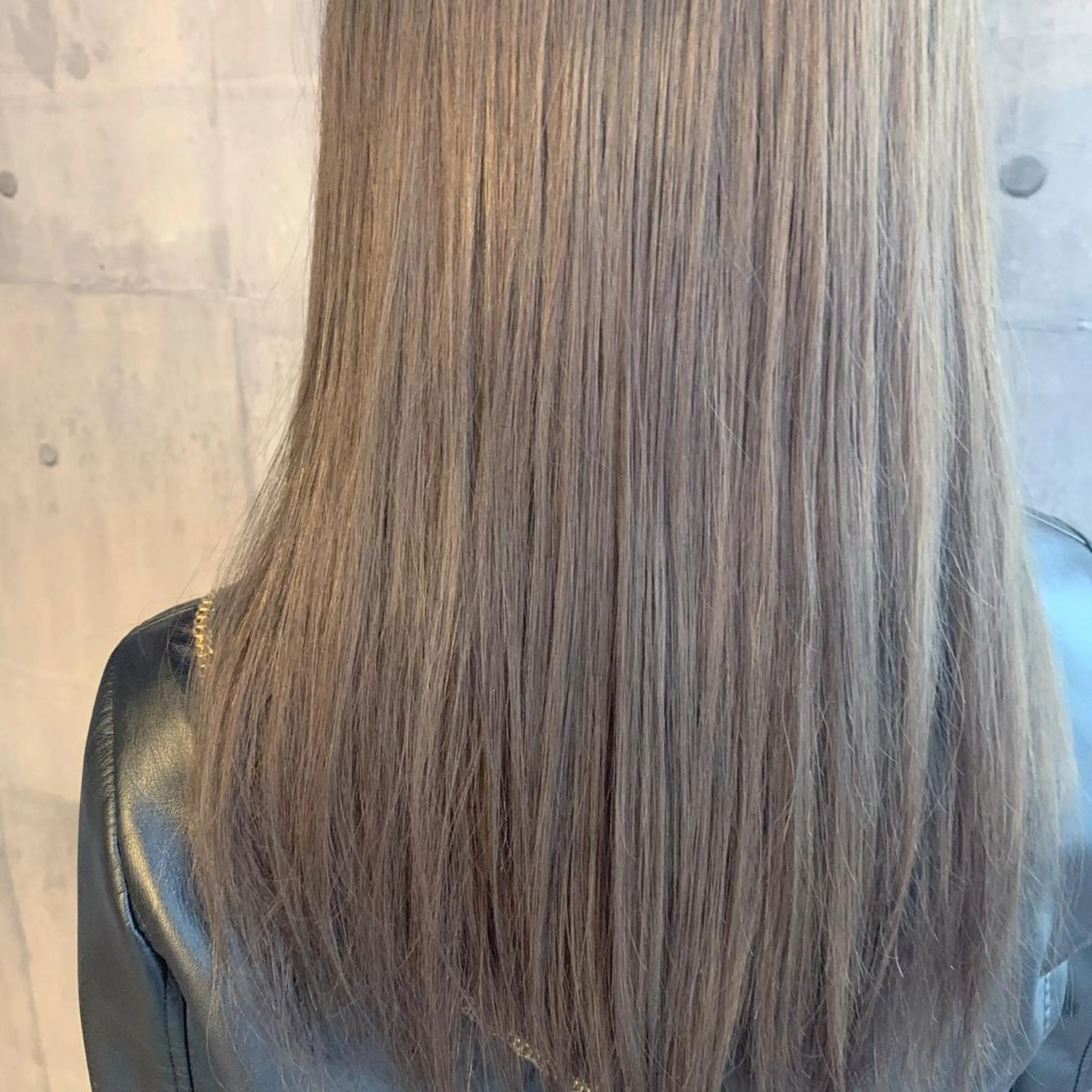 ロング カラー カット ヘアカラー トリートメント 眞名子 瑞紀のヘアスタイル