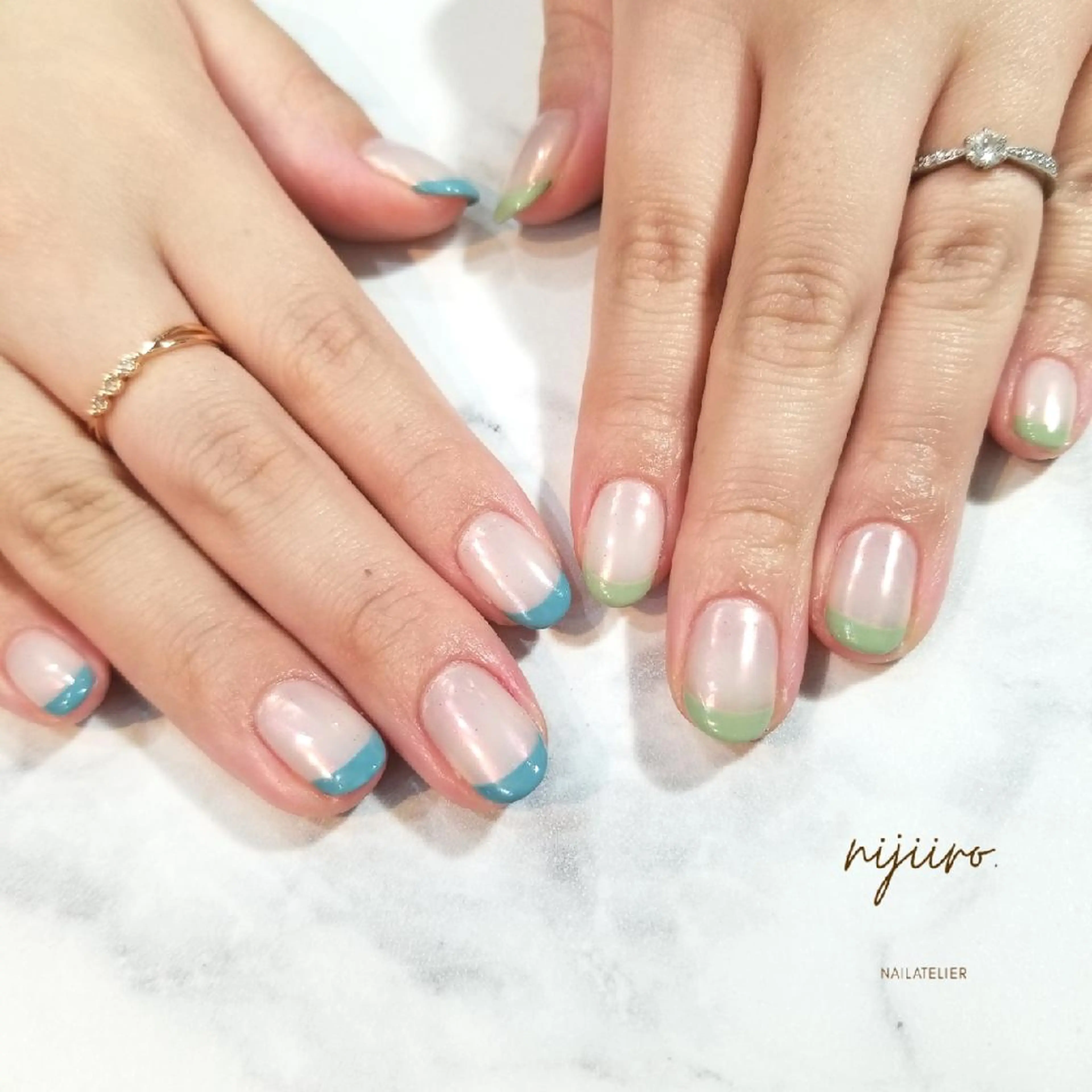 ネイル オーロラネイル フレンチネイル ハンドネイル nijiiro🌈 サトウのネイルデザイン