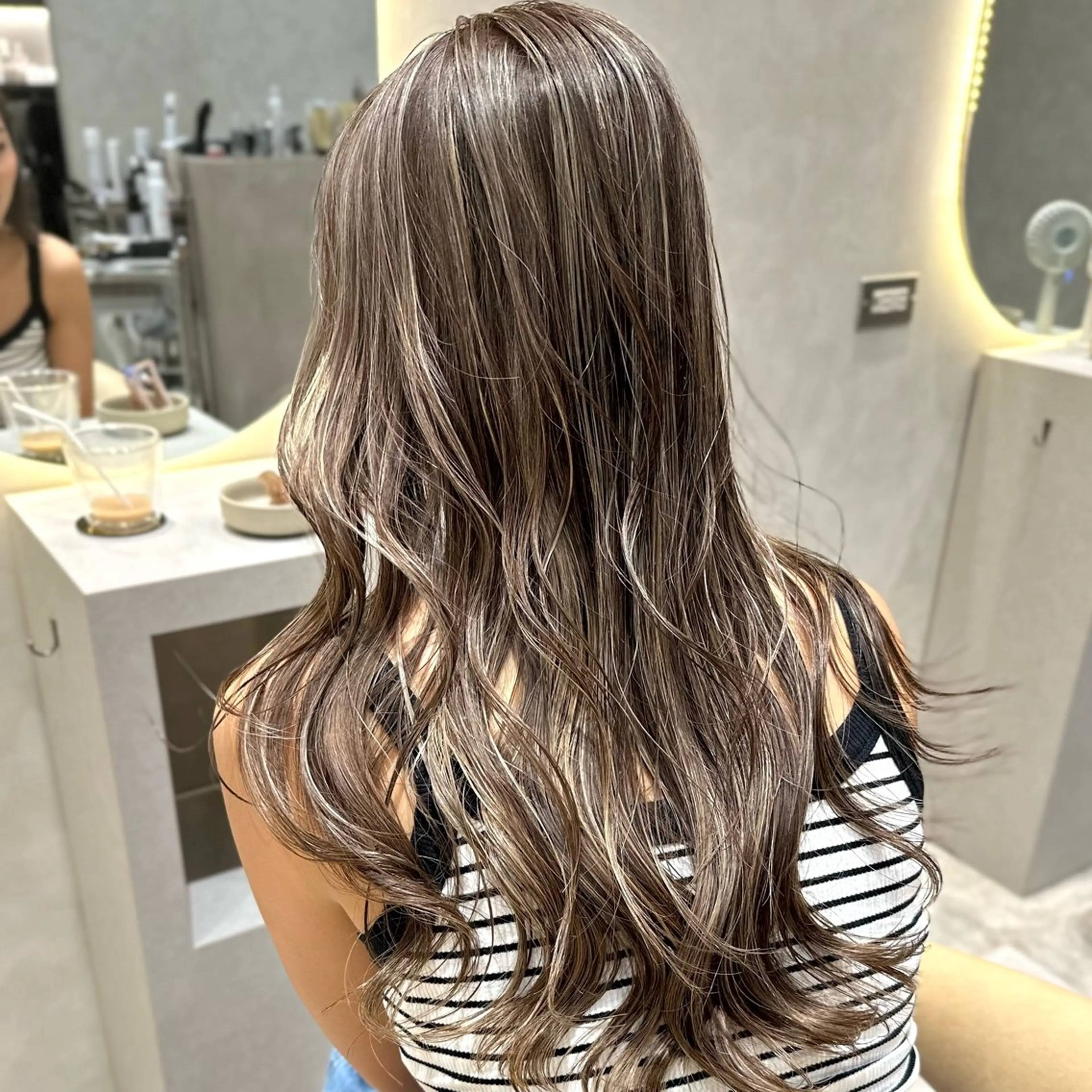 セミロング 🩵シオリ/透明感/ ハイトーン🩵のヘアスタイル