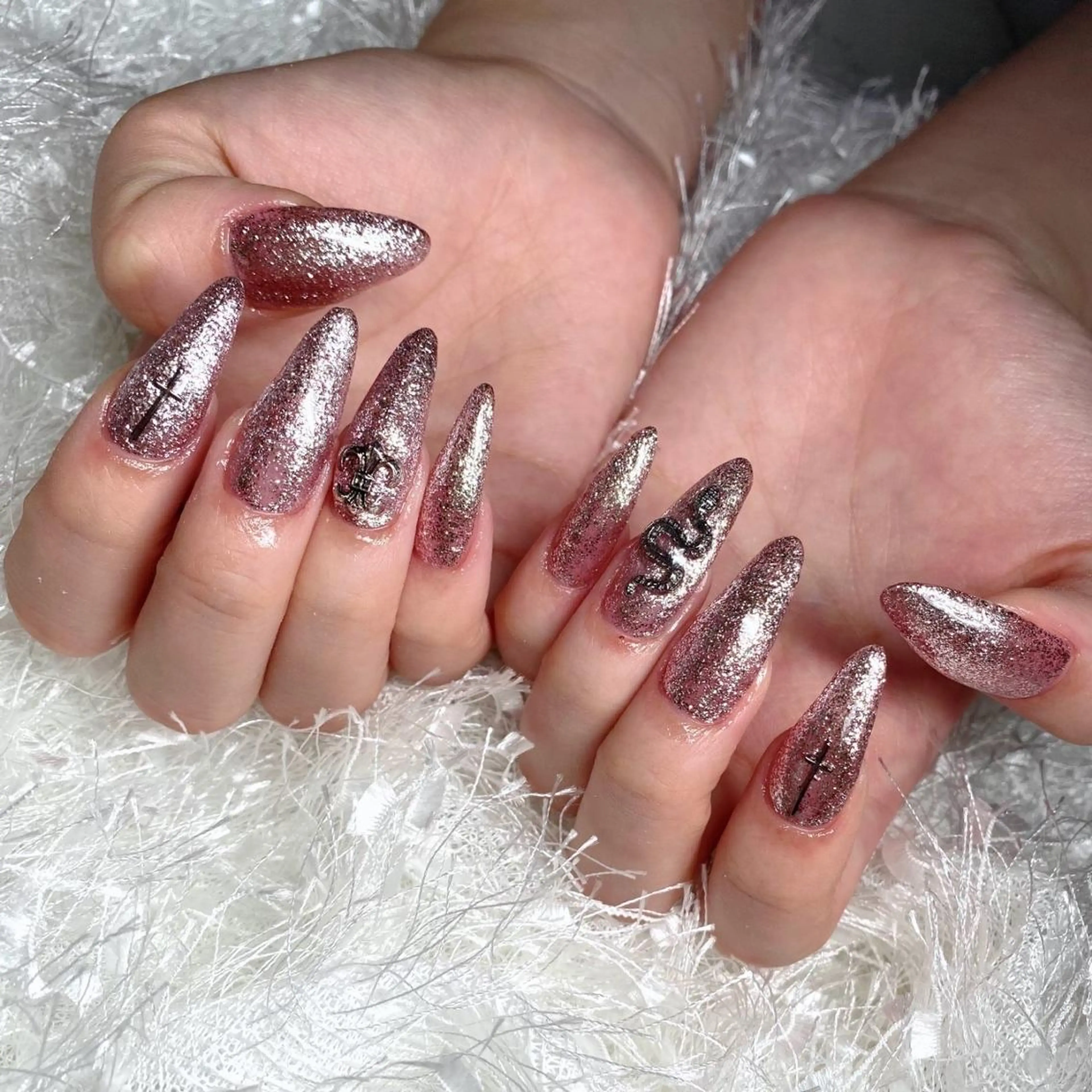 マツエク・マツパ アイブロウ ネイル 眉カラー 韓国風マツエク パリジェンヌラッシュリフト まつげパーマ ワンホンマツエク ハンドネイル Nail&eye Belire 新宿のネイルデザイン