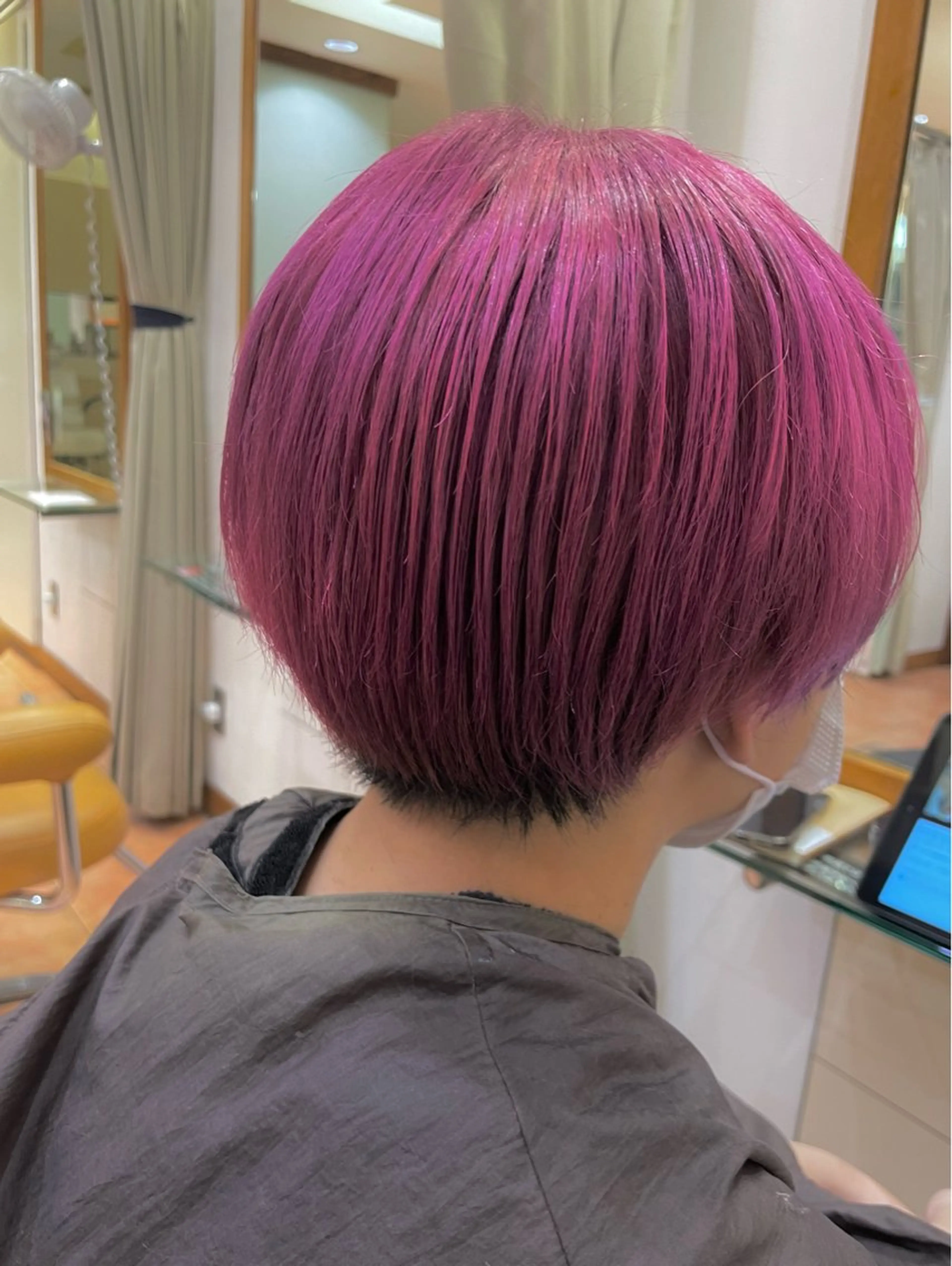 ショート パープルカラー 佐藤 綾のヘアスタイル