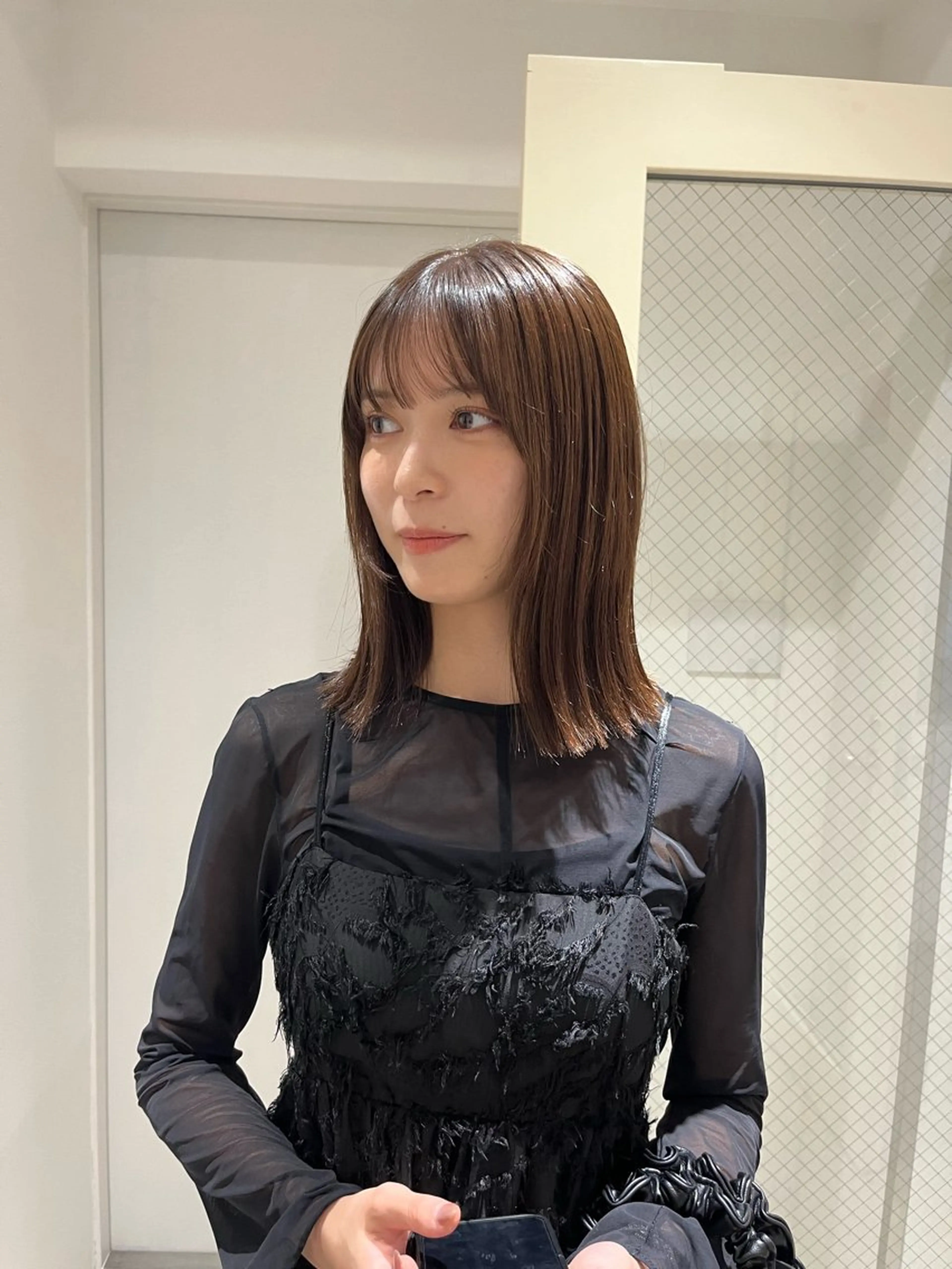 ミディアム カラー 阪本 桃のヘアスタイル