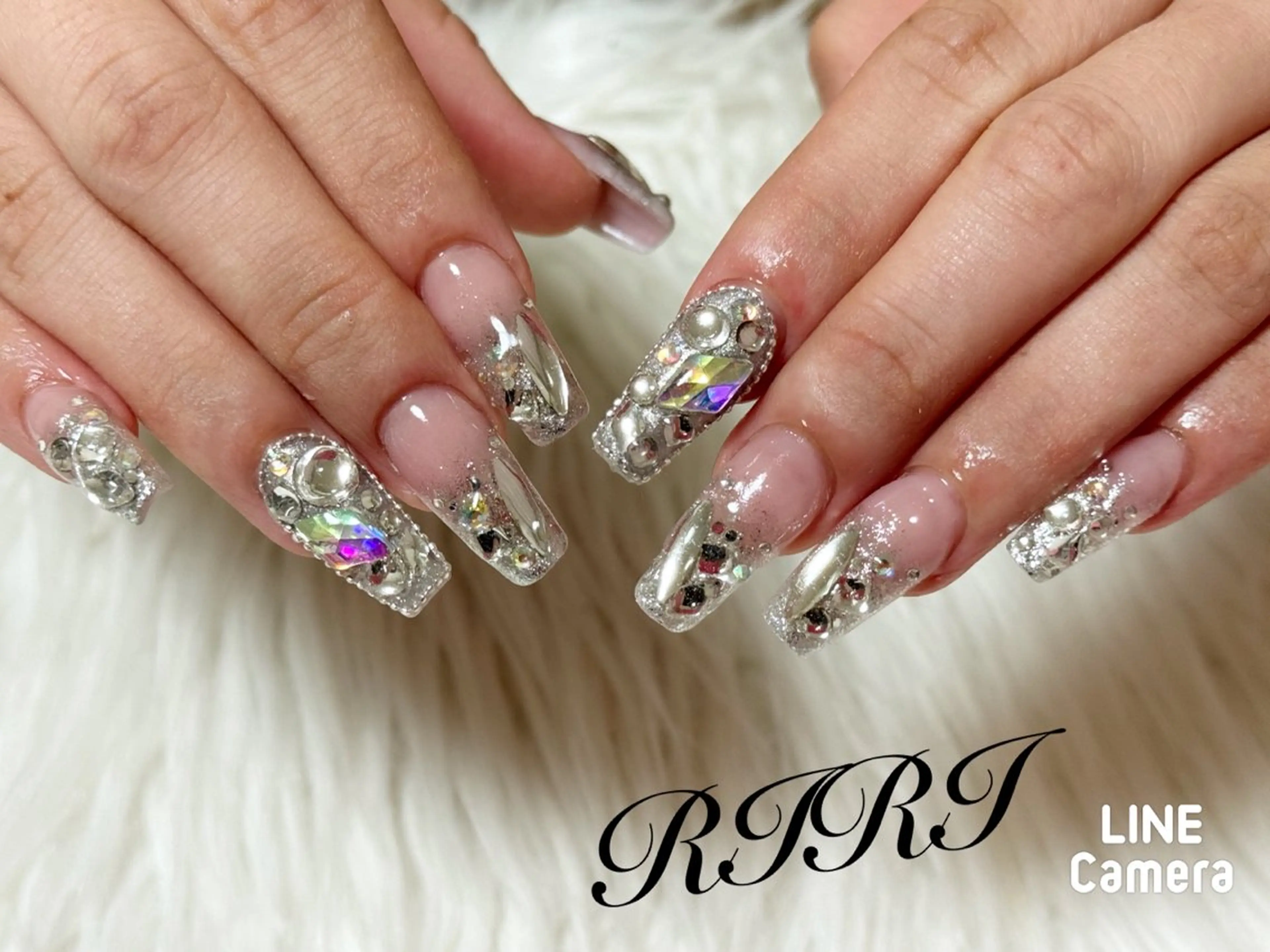 ネイル ジェルネイル グラデーション キラキラネイル ラメ(グリッター) ラメグラデーション ハンドネイル riri オーナーのネイルデザイン