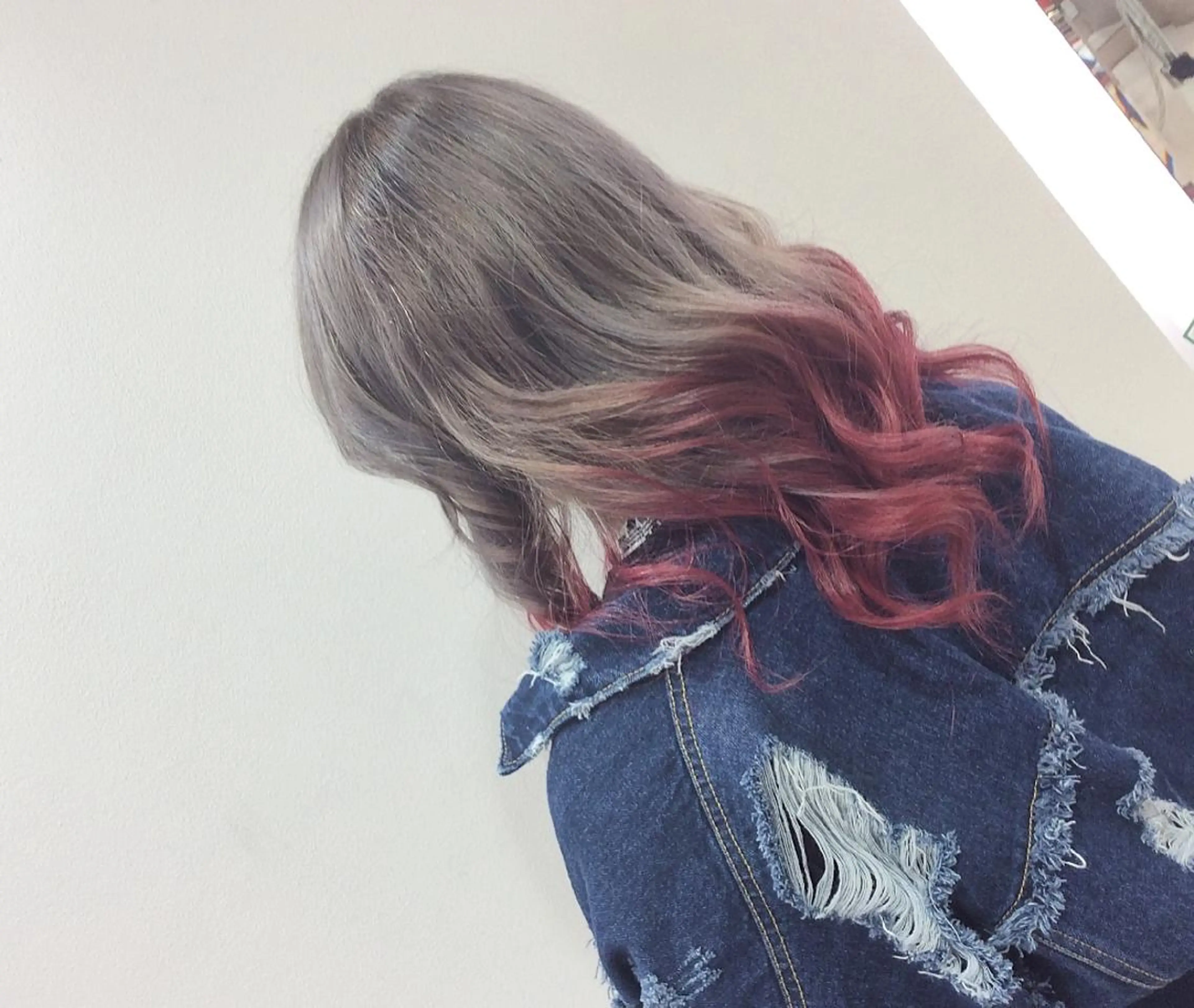 ロング カラー グラデーションカラー 大場 友稀のヘアスタイル