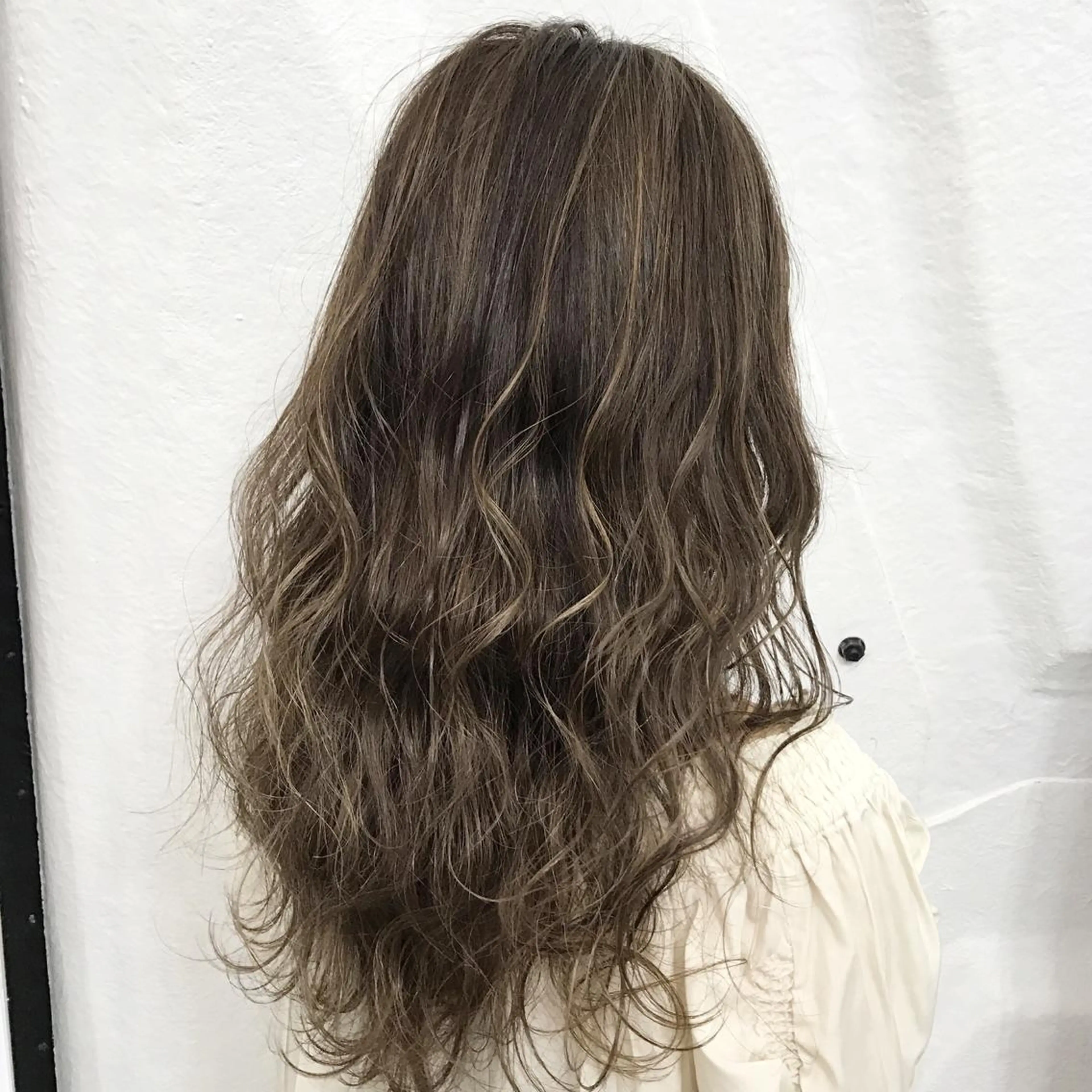 ロング カラー ベージュカラー グレージュ ハイライトカラー ハイライト サロウィン所属・K-POP好き美容師 🇰🇷Kai.Yのヘアスタイル