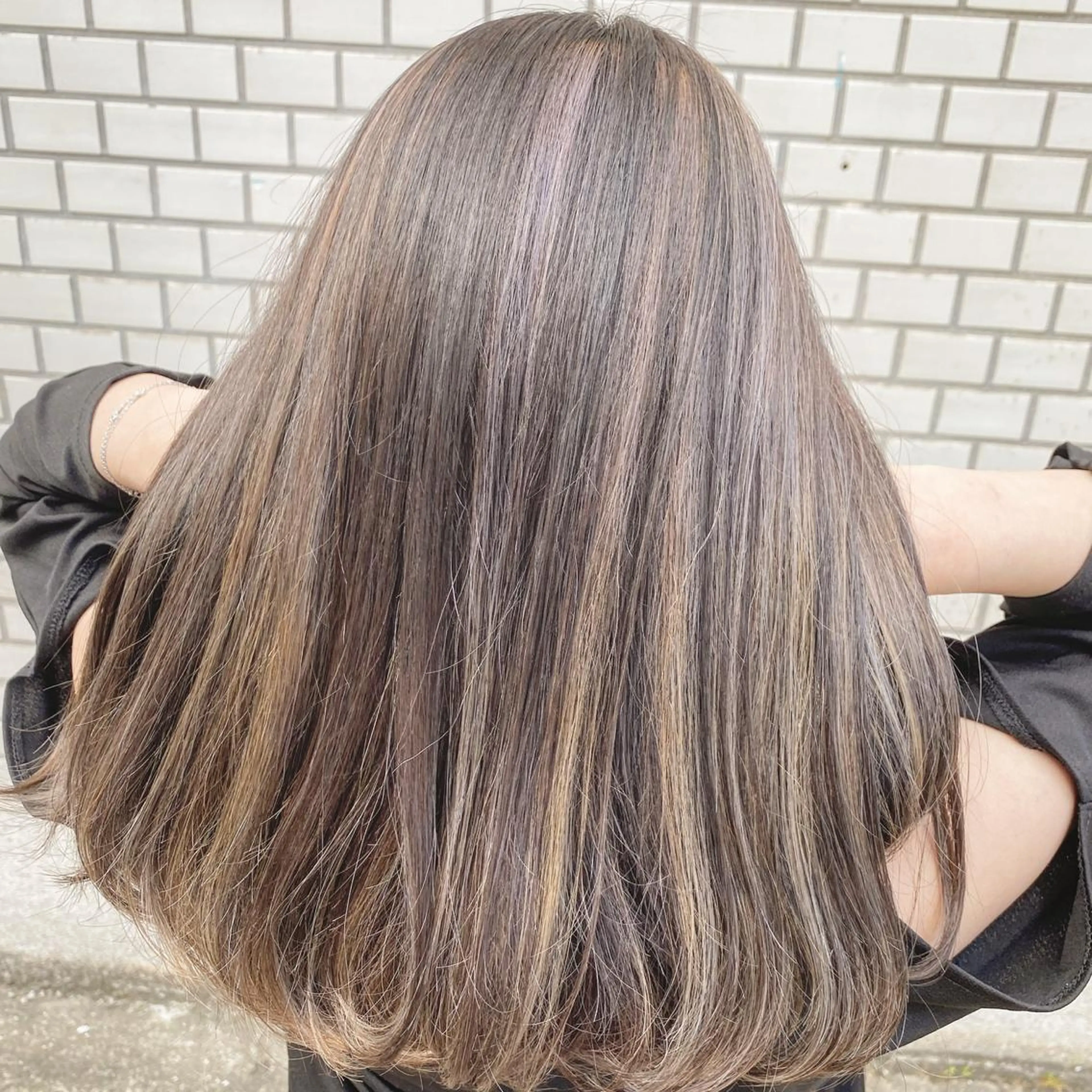 ミディアム ハイライト 日野 和也のヘアスタイル