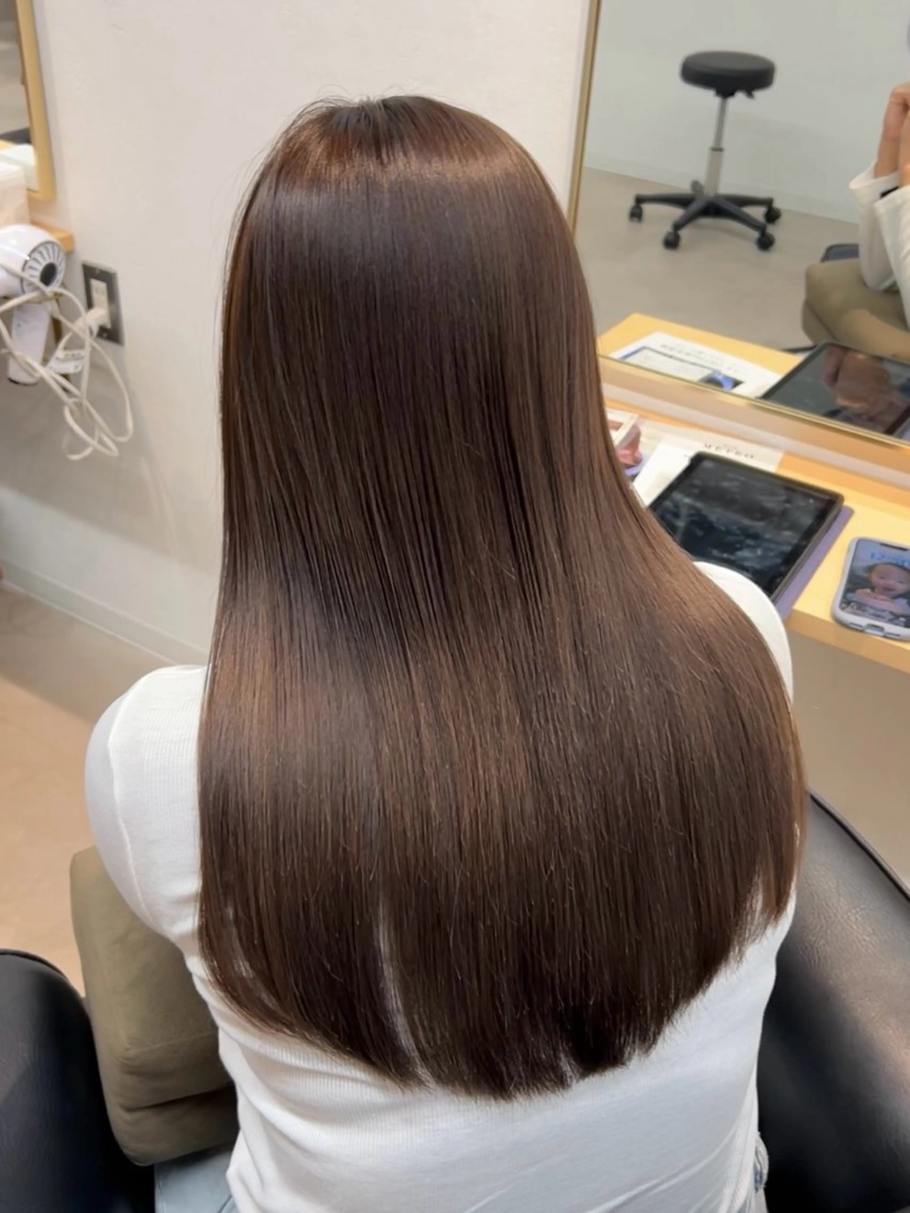 セミロング カラー ブラウンカラー チョコレートブラウン カット ヘアカラー トリートメント 艶カラー/レイヤー/ ハイトーン/まなみのヘアスタイル