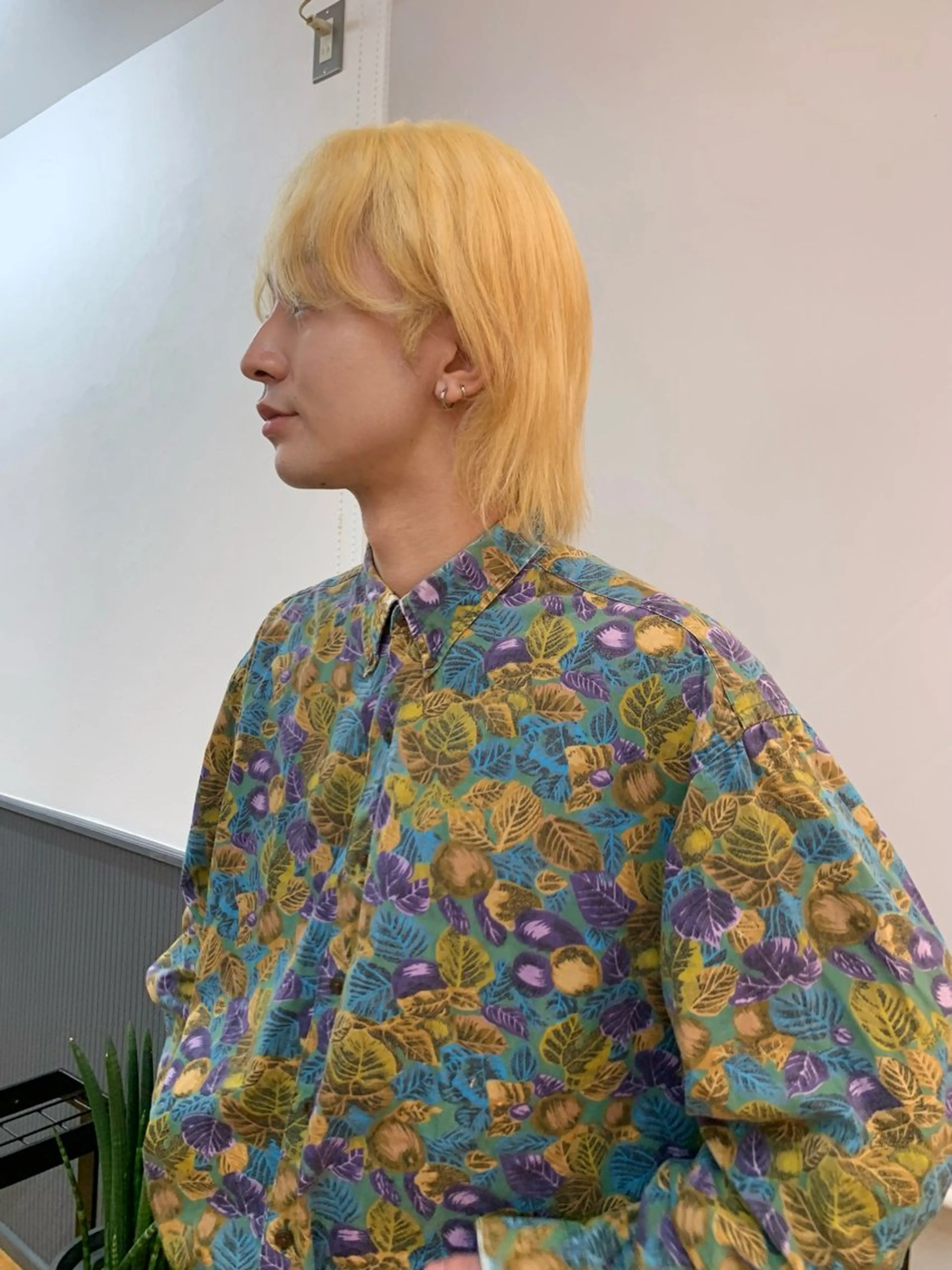 ショート カラー 抜きっぱなしブロンド カワクボ ソラのヘアスタイル