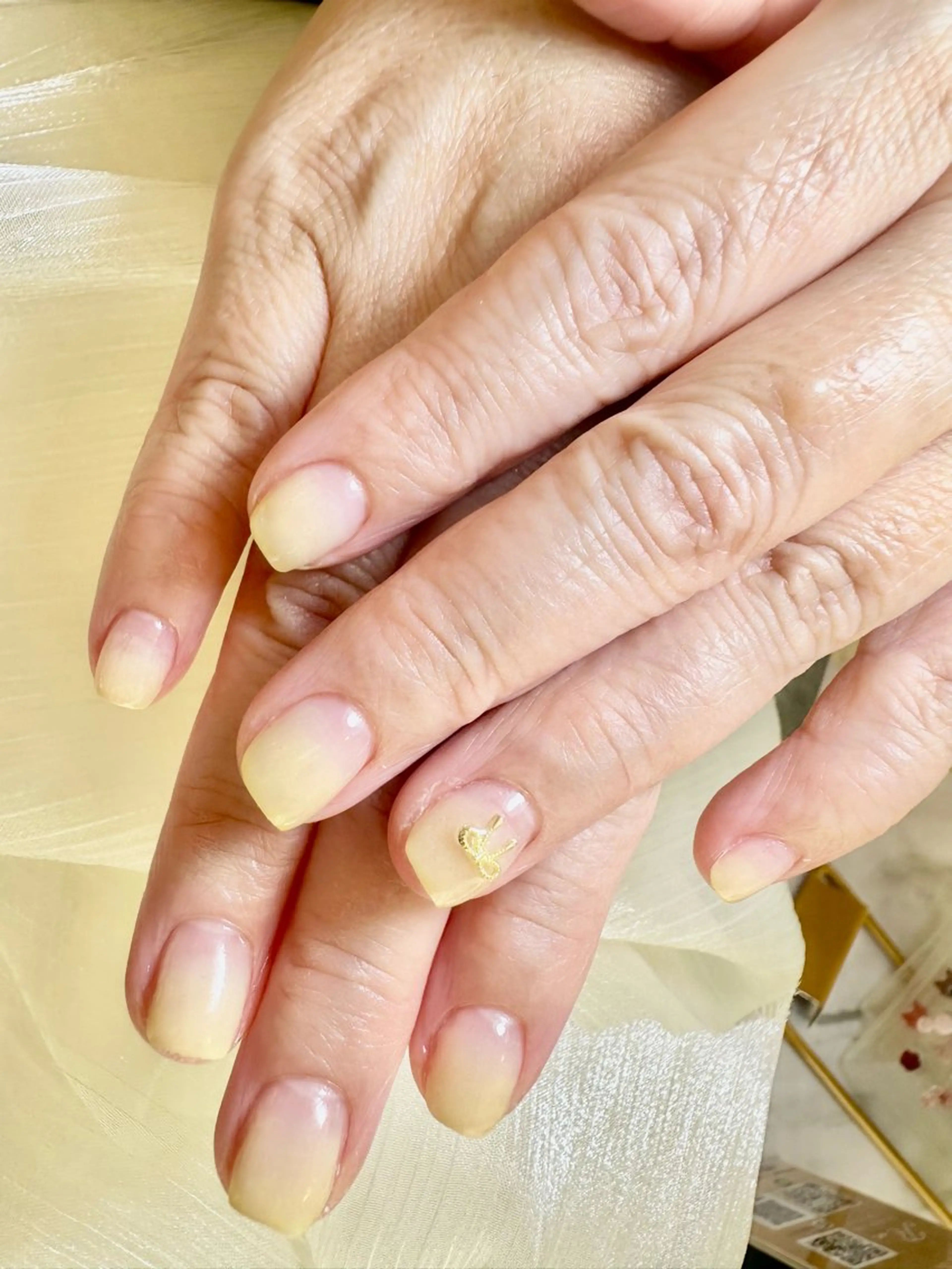 ネイル 春ネイル 黄色 ハンドネイル NISHIOKA FUKUMIのネイルデザイン