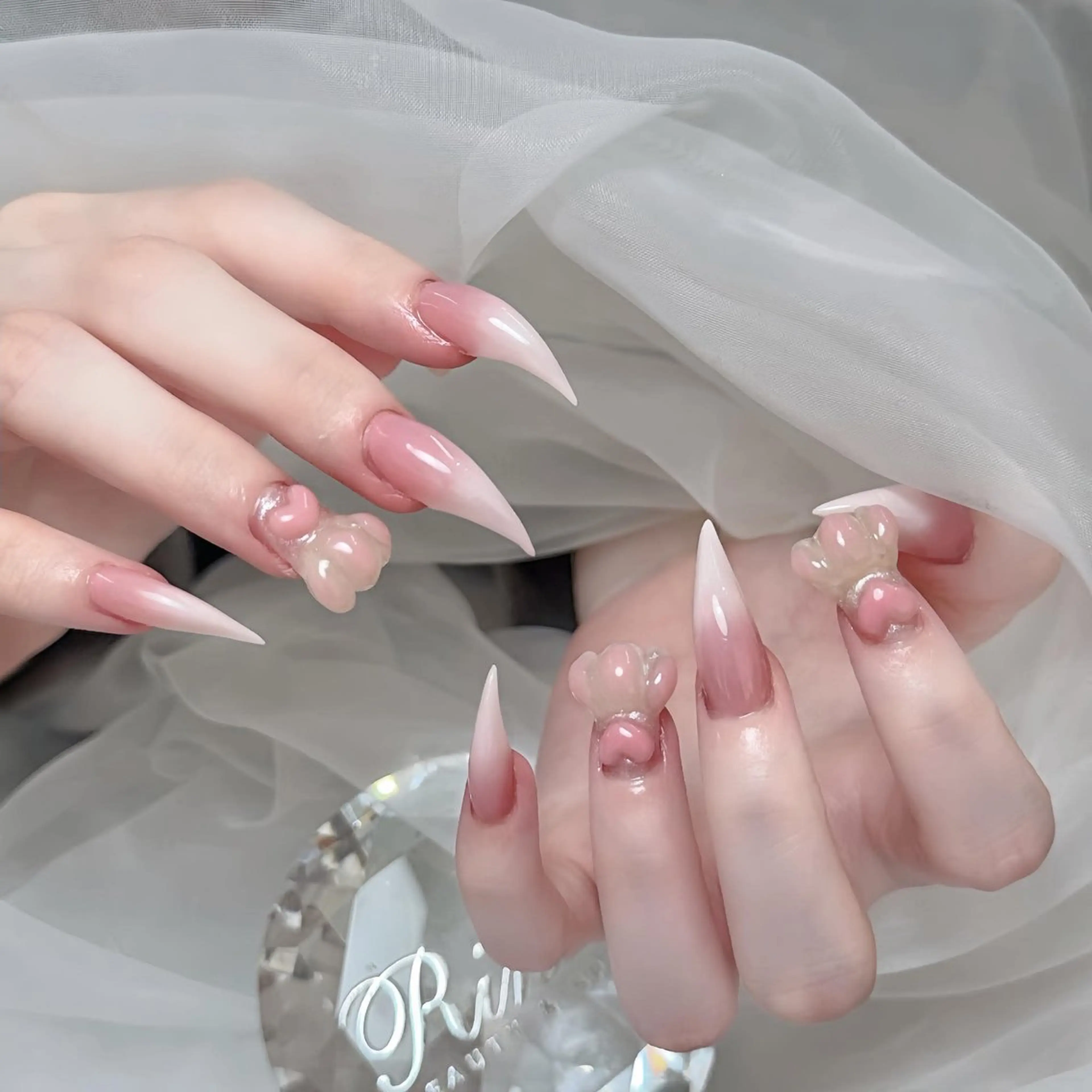 ネイル アートネイル チークネイル ジェルネイル ロングネイル マグネットネイル ハンドネイル Rin Nail 新大久保店のネイルデザイン