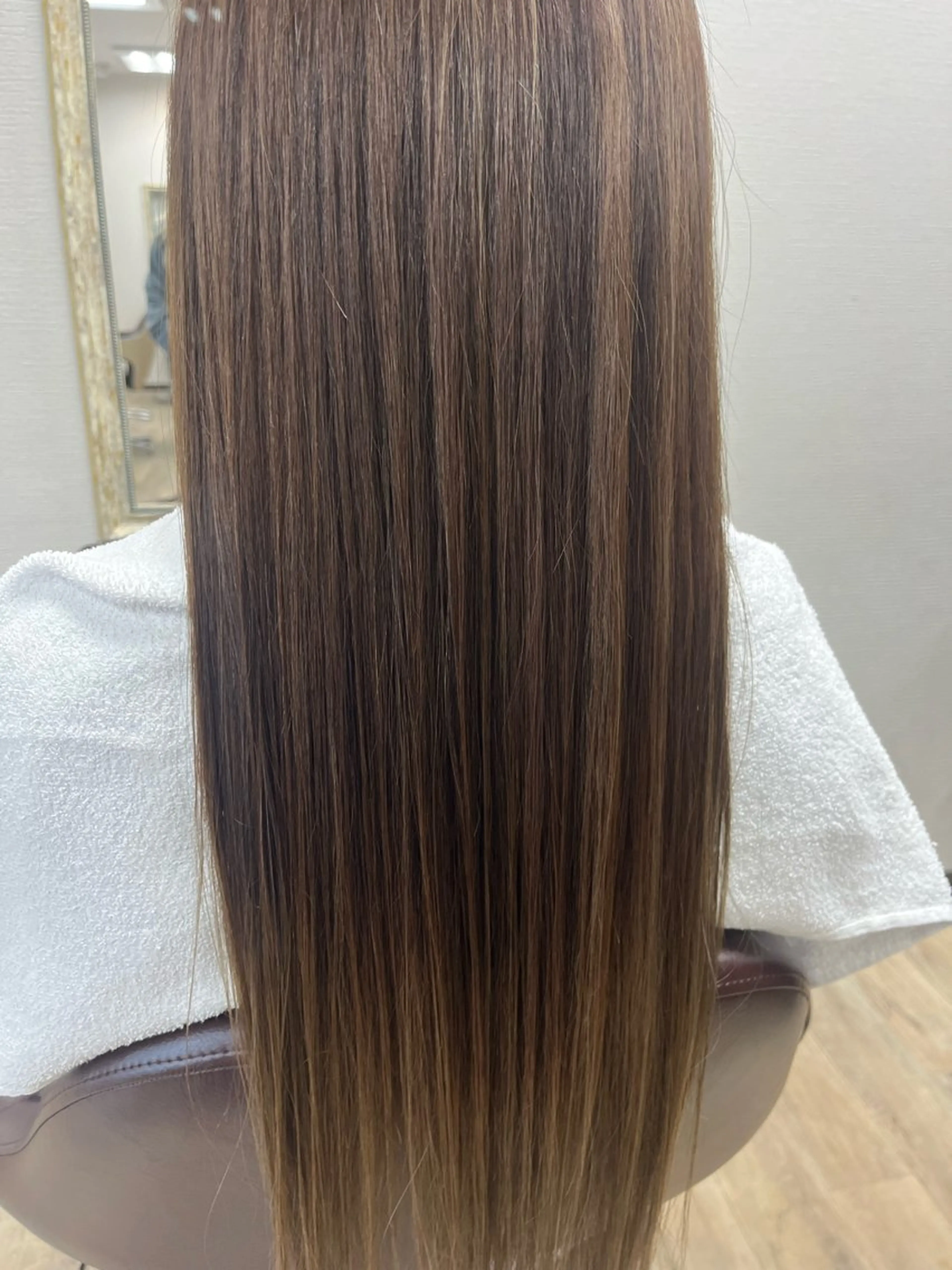 ロング カラー ブリーチ グレージュ ブリーチなしカラー 茅根 紗加のヘアスタイル