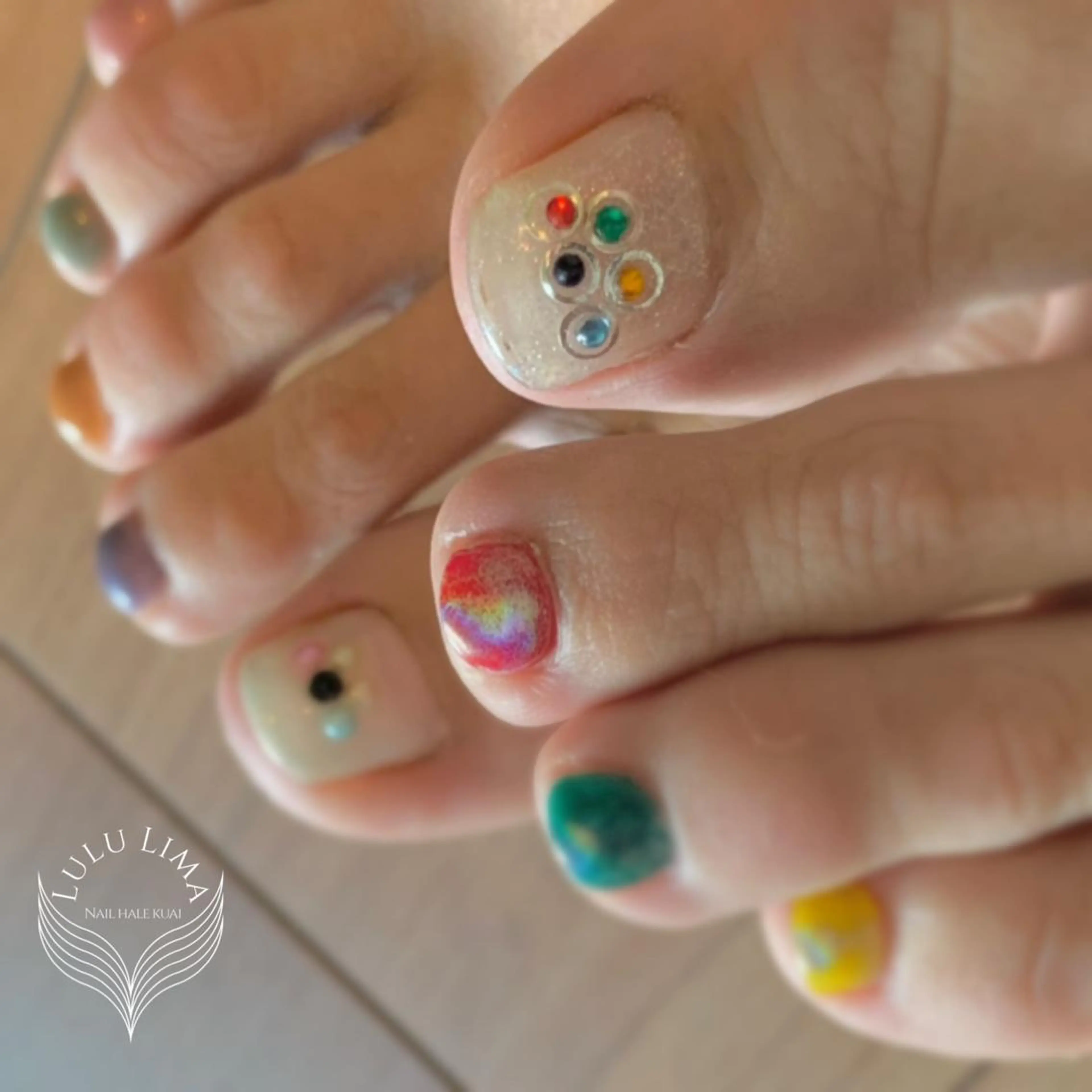 ネイル ハンドネイル フットネイル LULU LIMAのネイルデザイン