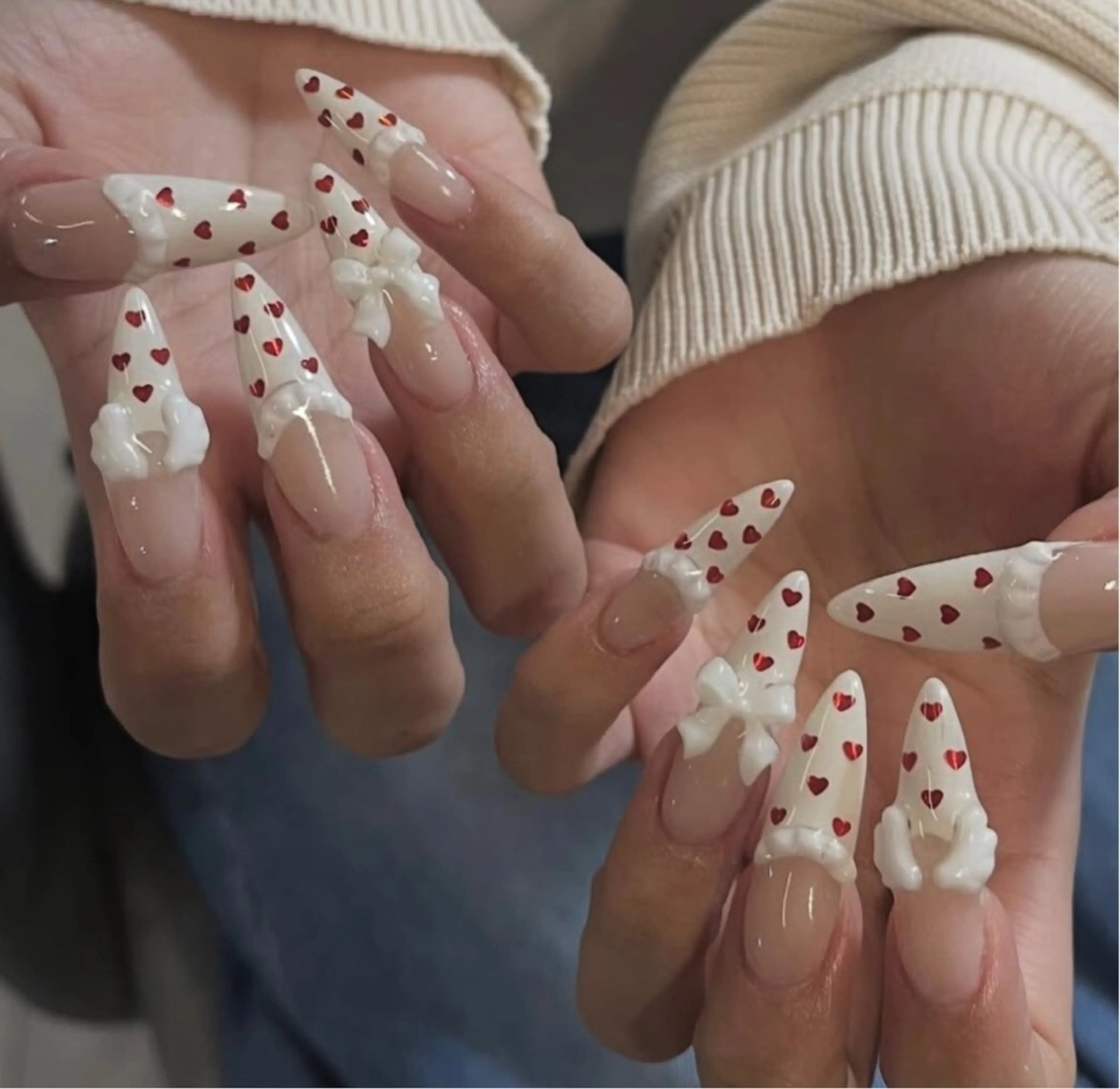 ネイル 成人式 ロングネイル マグネットネイル 大理石ネイル(マーブル) リボン ハンドネイル Amee Nail Salonのネイルデザイン