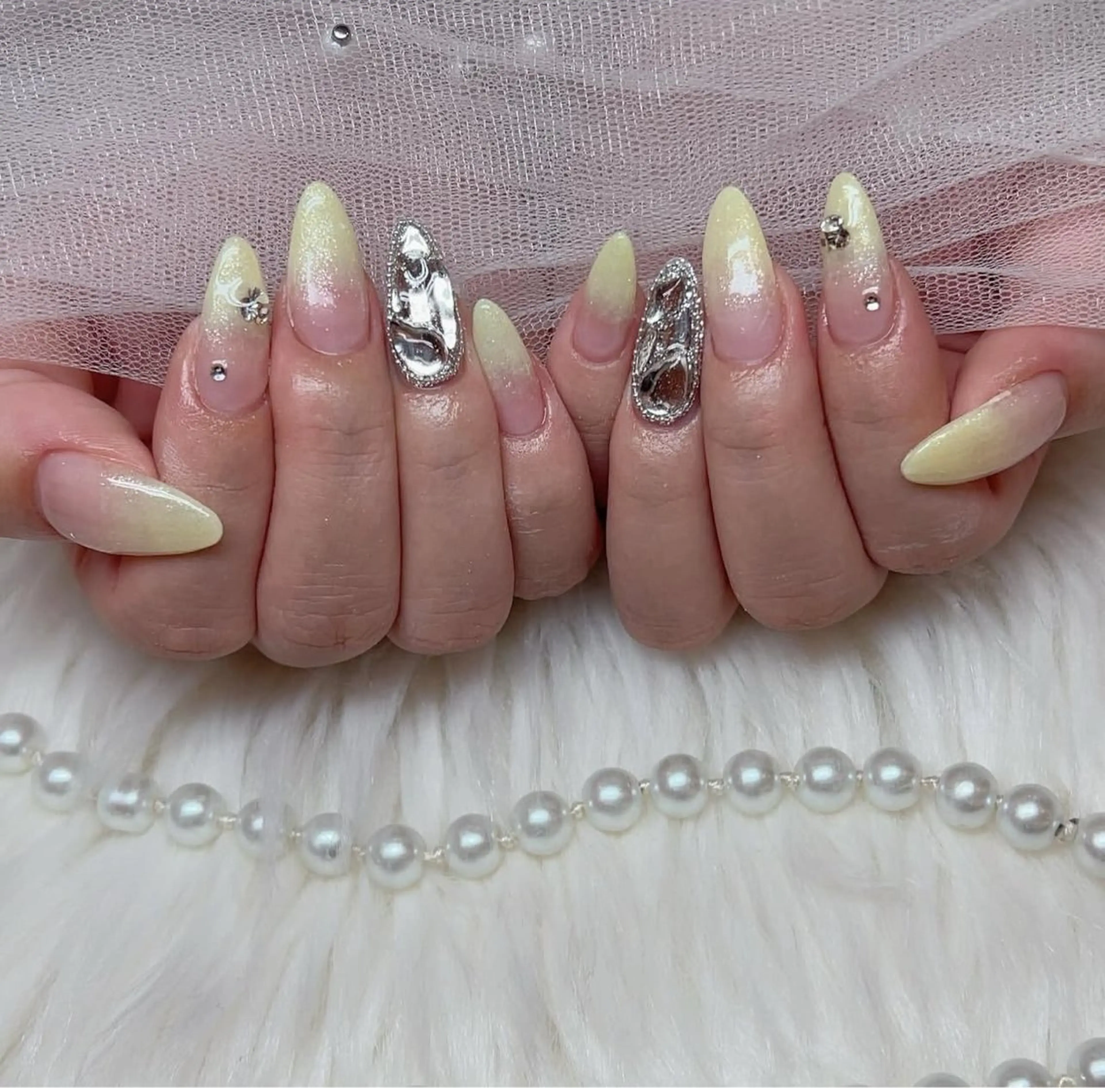 ネイル アートネイル グラデーション キラキラネイル ニュアンスネイル オフィスネイル ハンドネイル Amee Nail Salonのネイルデザイン
