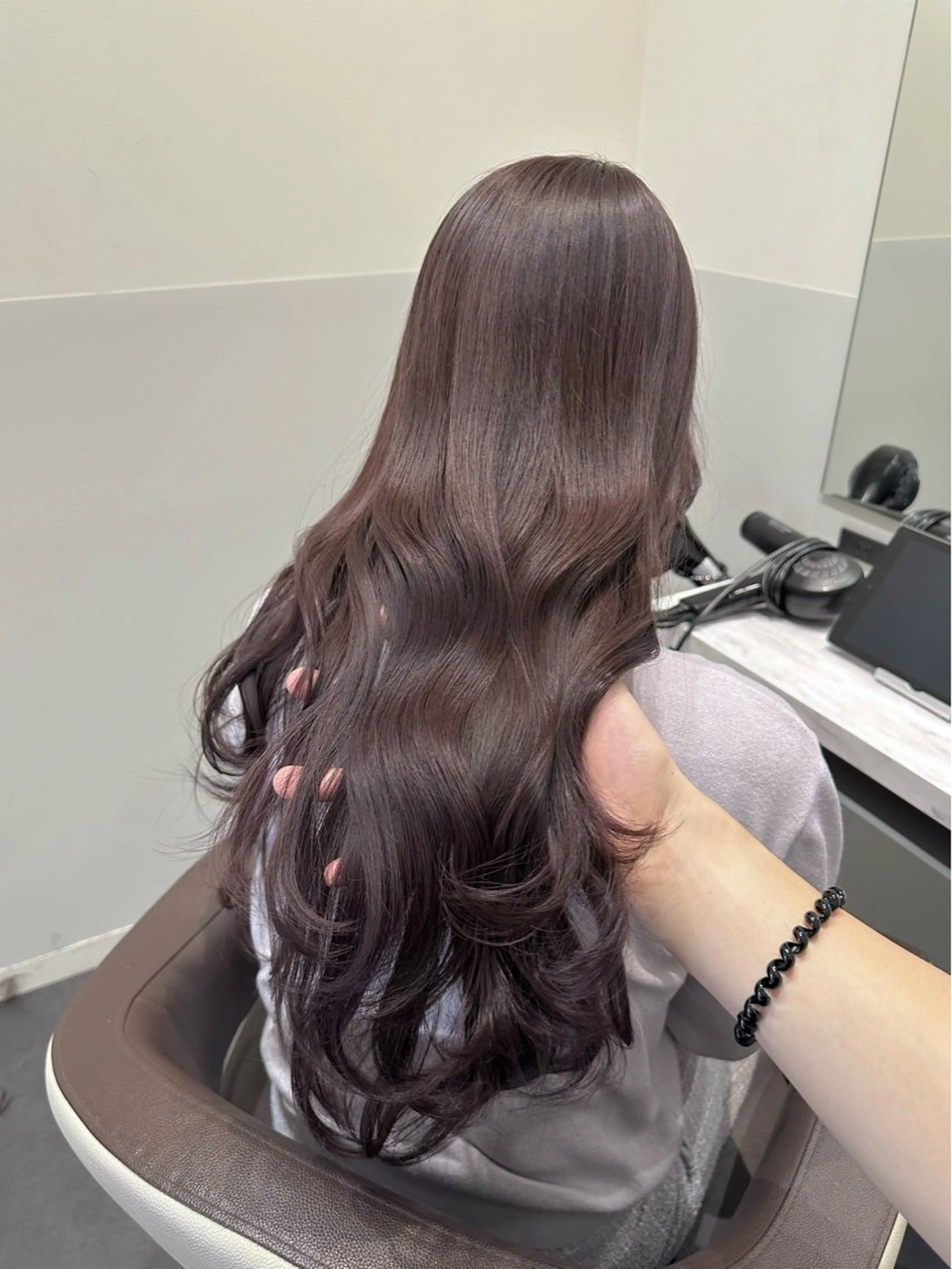 ロング カラー ブリーチ グレージュ ラベンダーカラー ラベンダーグレージュ ラベンダーグレー カット ヘアカラー トリートメント 矢野 晃平のヘアスタイル
