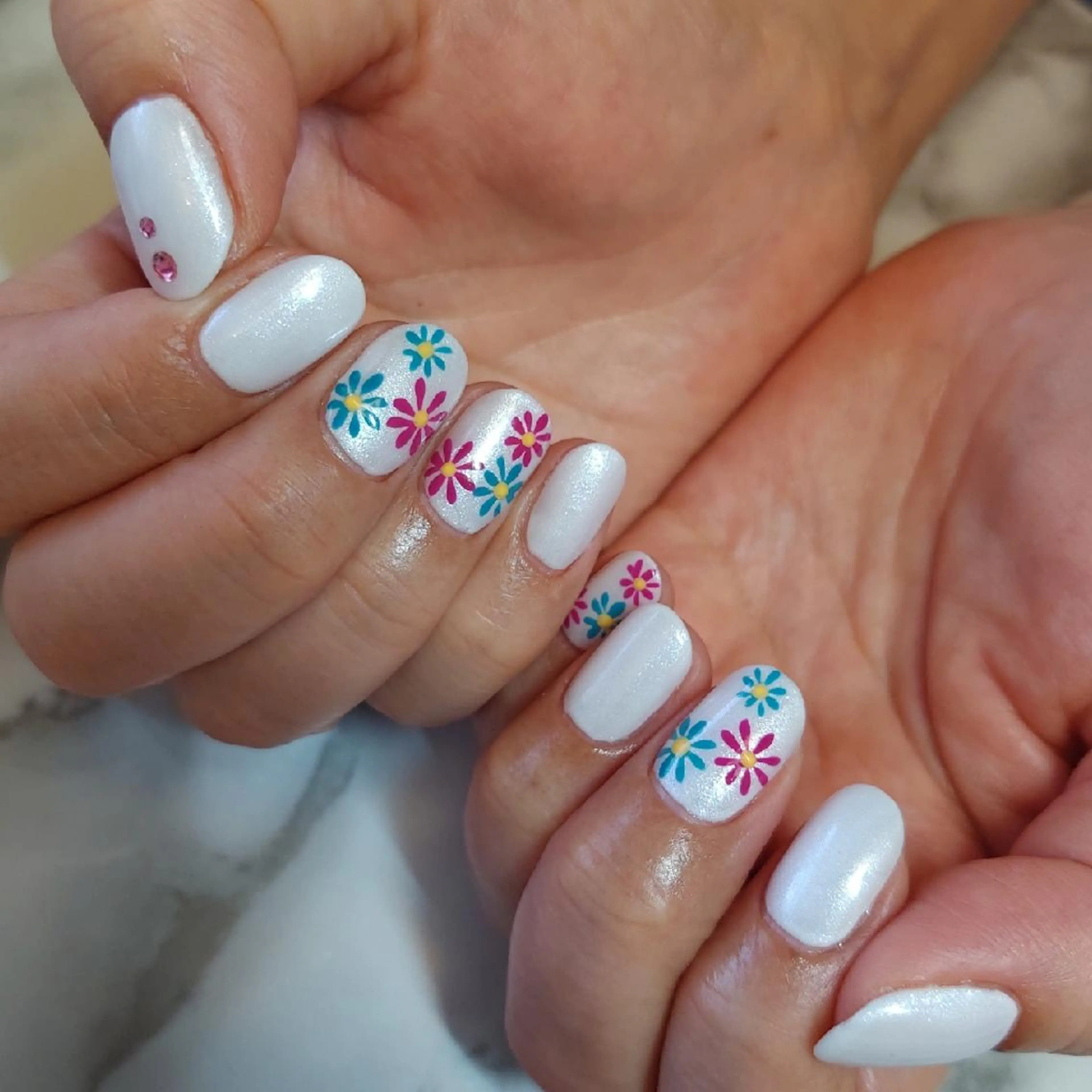 ネイル ジェヌインネイル 河内のネイルデザイン