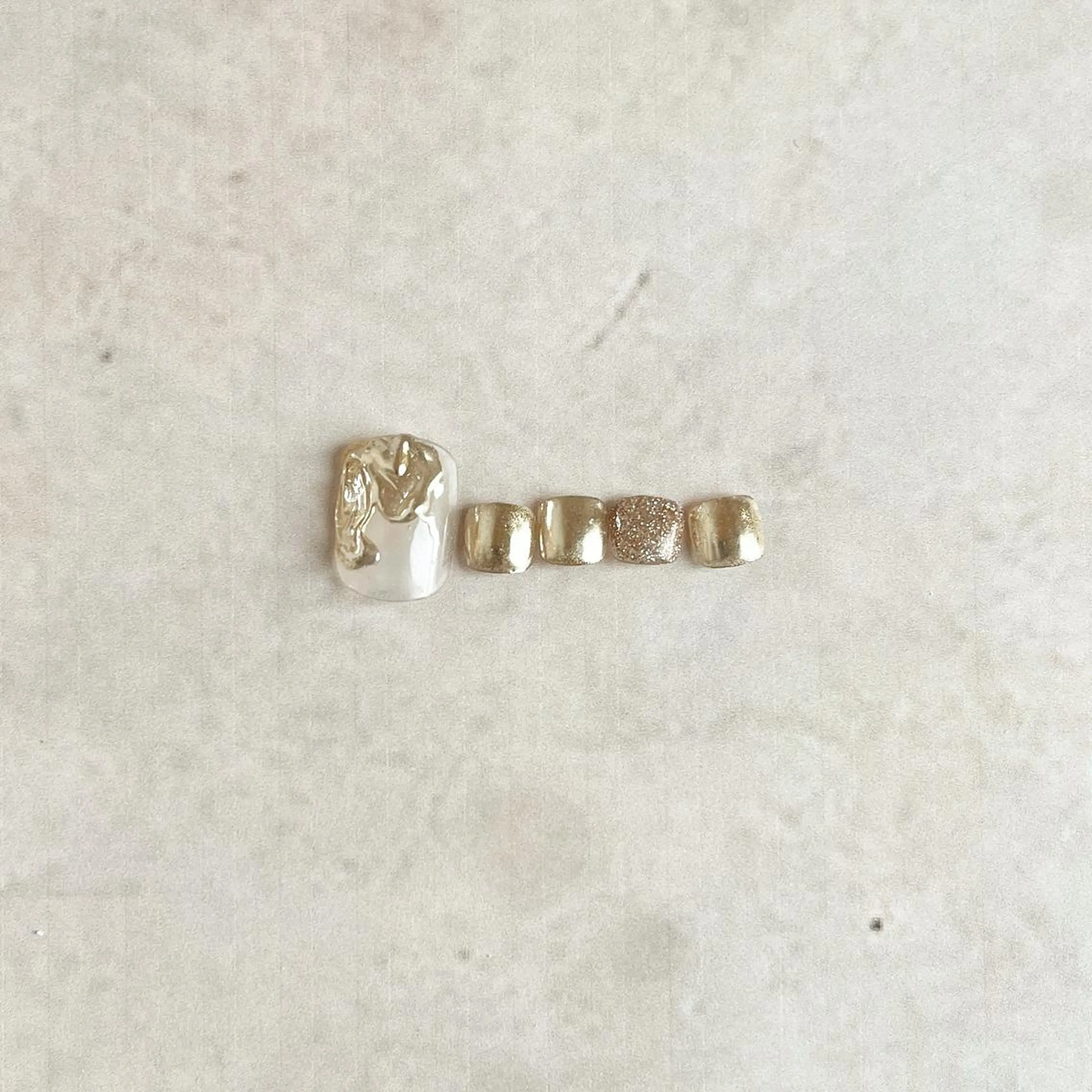 ネイル フットネイル ゴールド ミラーネイル ニュアンスネイル フリーランス¨̮⃝ ネイリストOKADAのネイルデザイン