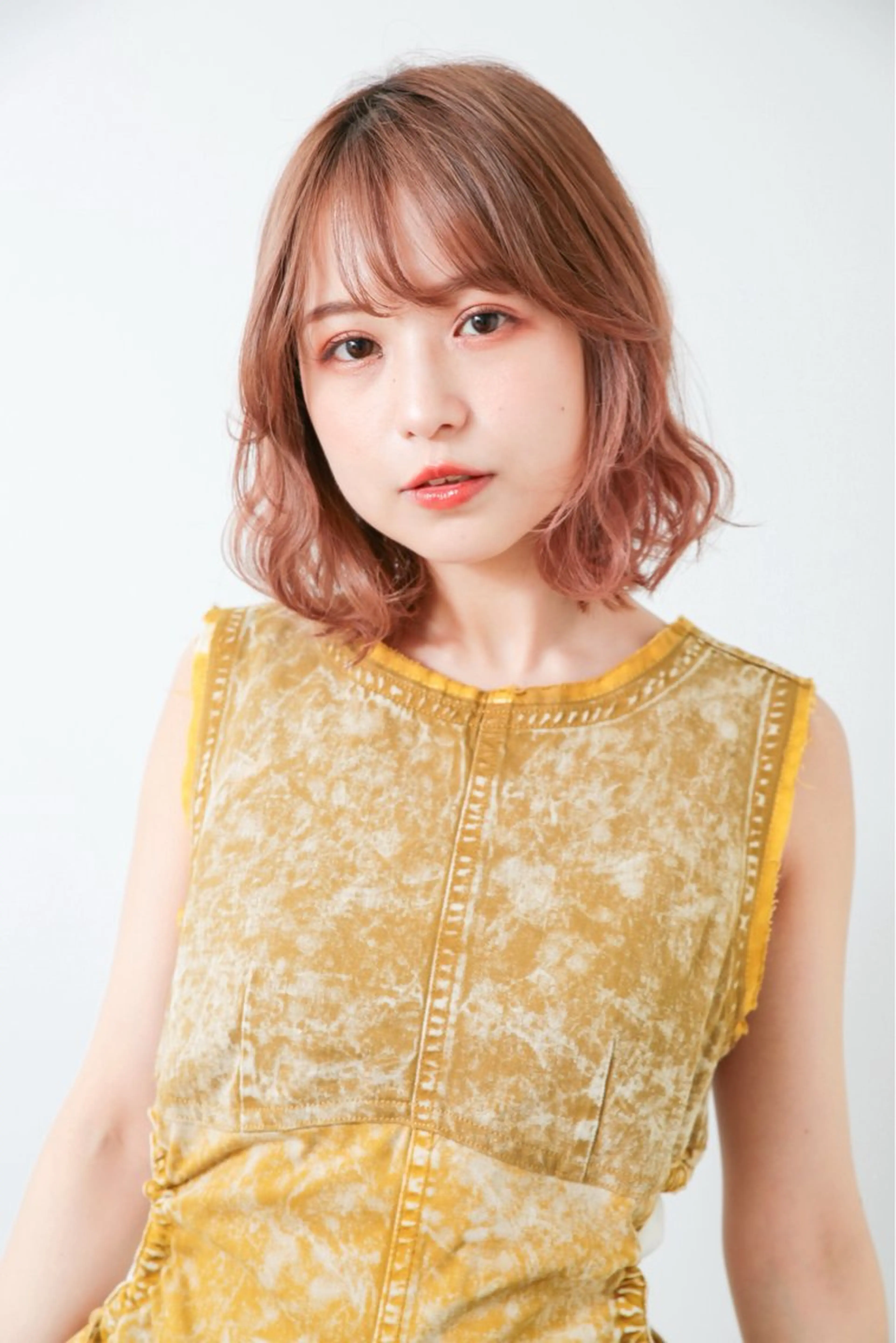 ミディアム カット 中嶋 夏美のヘアスタイル