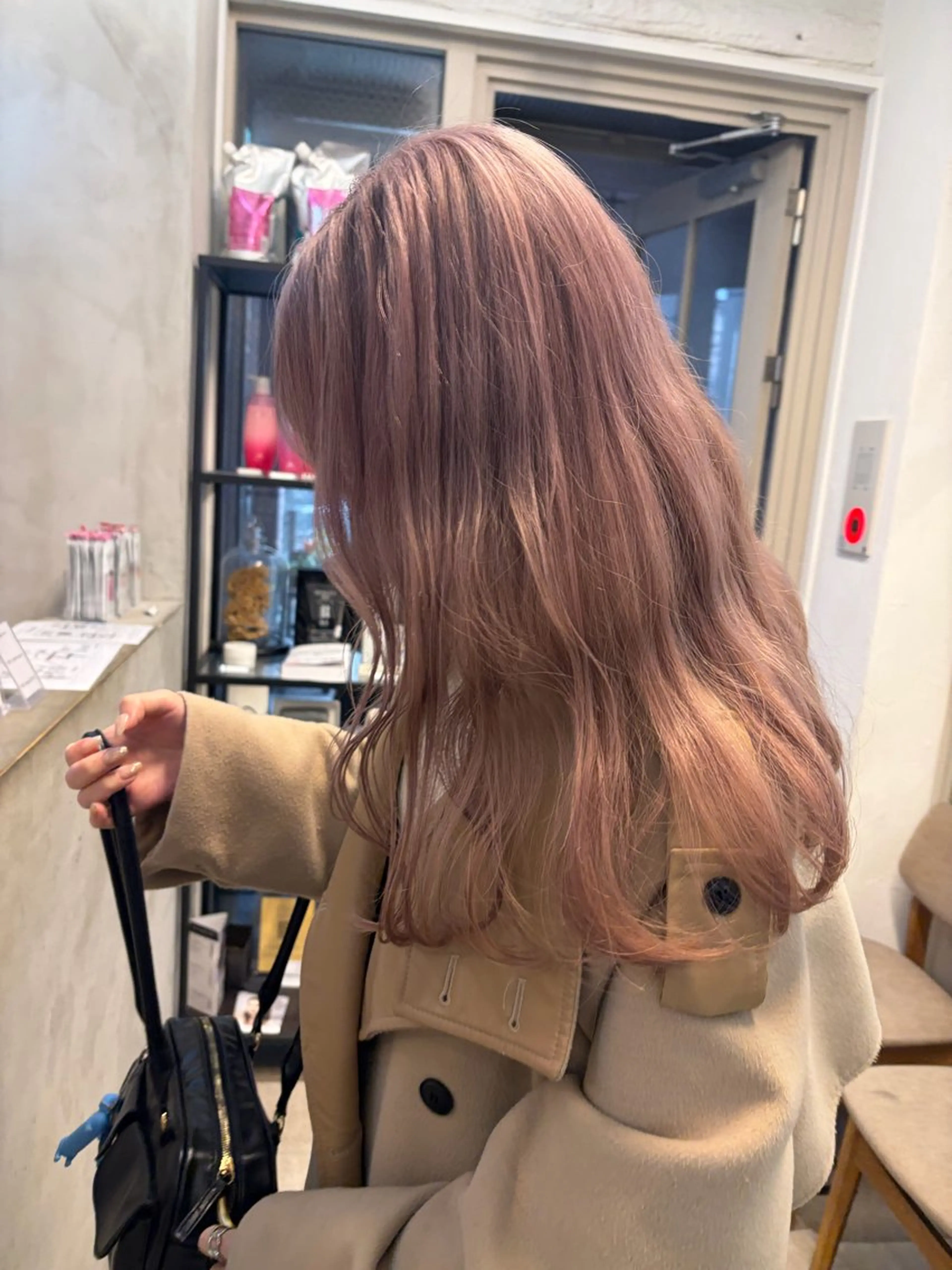 ロング カラー ミルクティー× グレージュMOMOのヘアスタイル