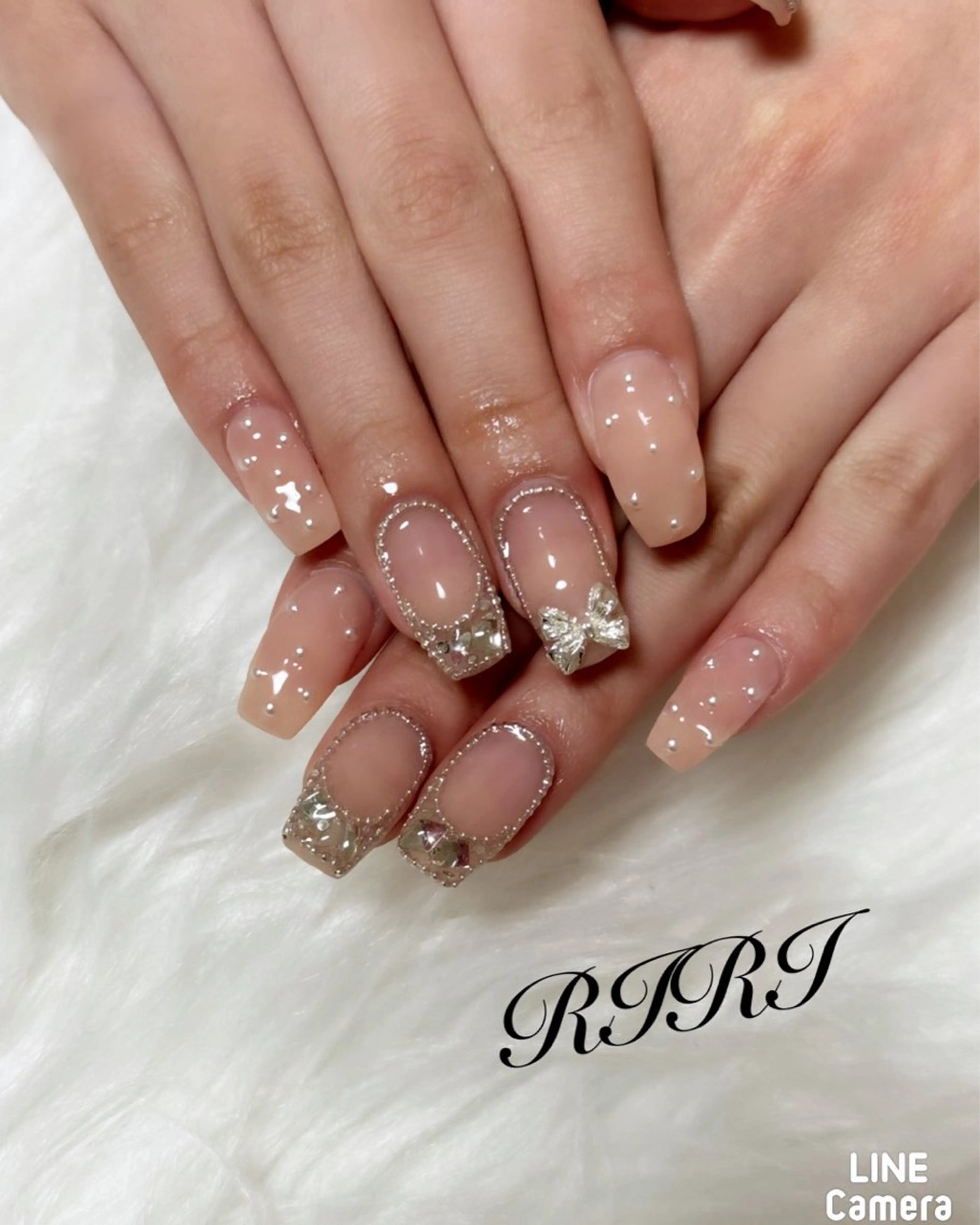 ネイル ジェルネイル キラキラネイル リボン ショートネイル 冬ネイル ハンドネイル riri オーナーのネイルデザイン