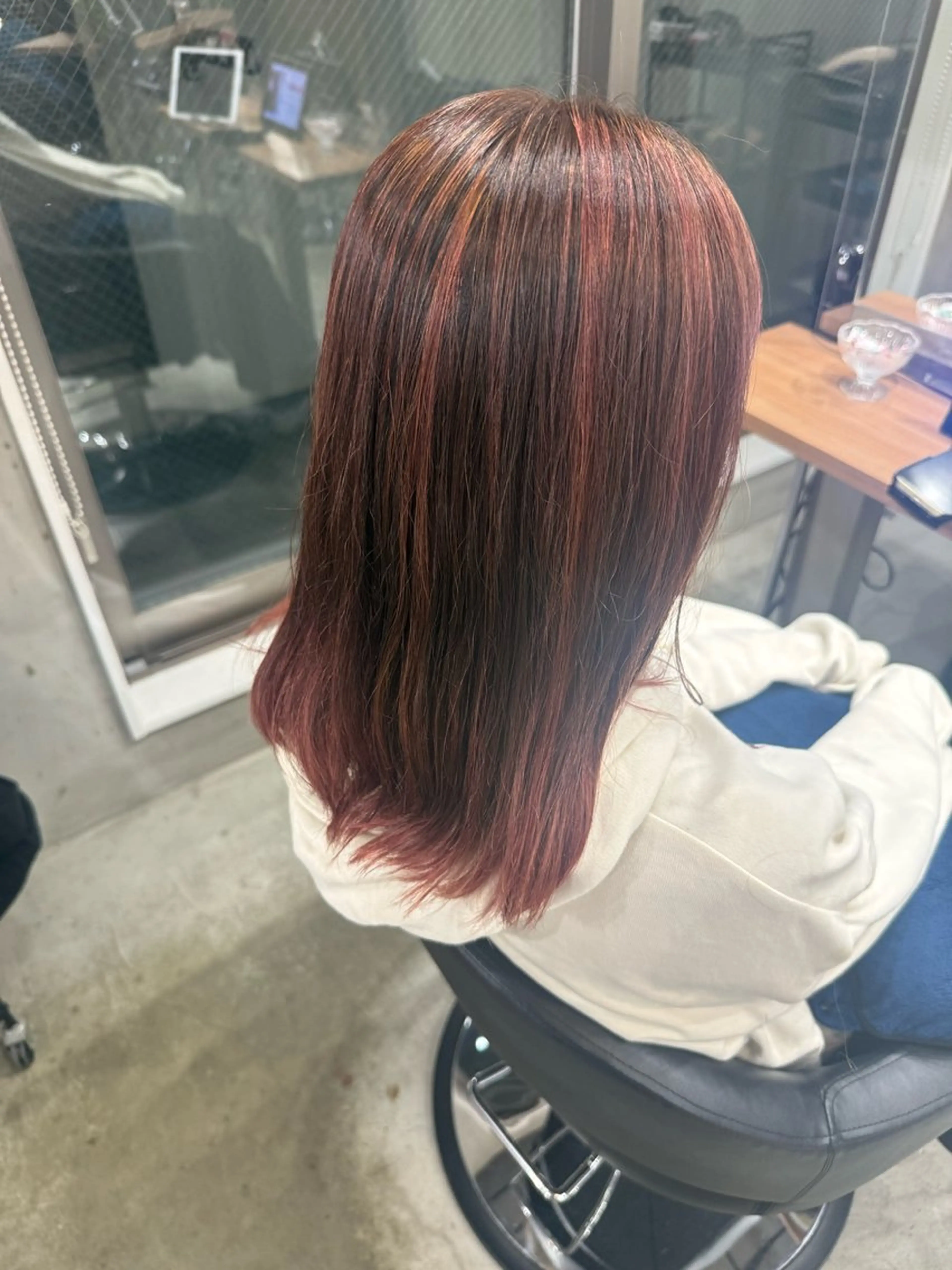 カラー 篠田 舞のヘアスタイル