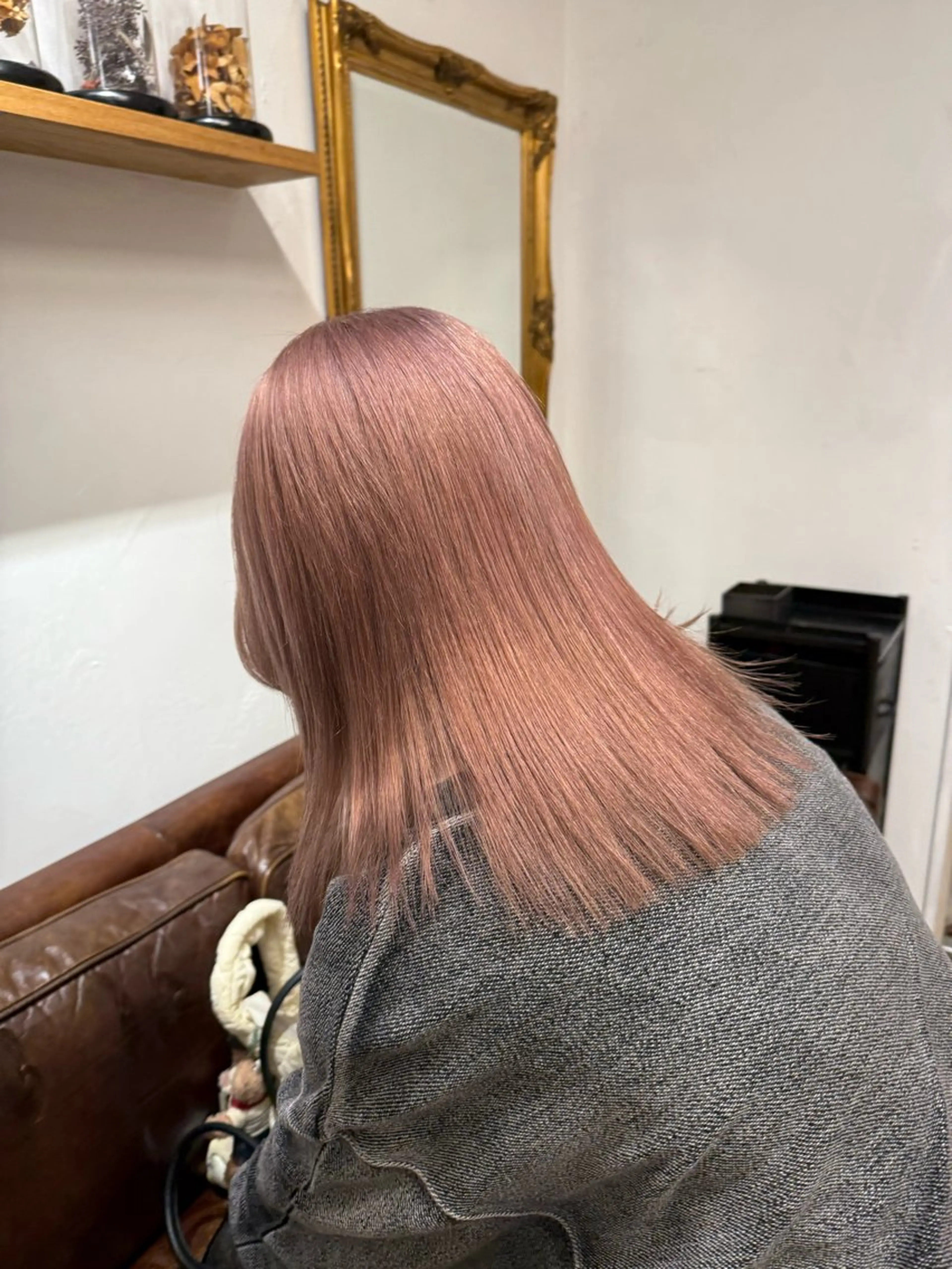 ミディアム カラー ミルクティー× グレージュMOMOのヘアスタイル