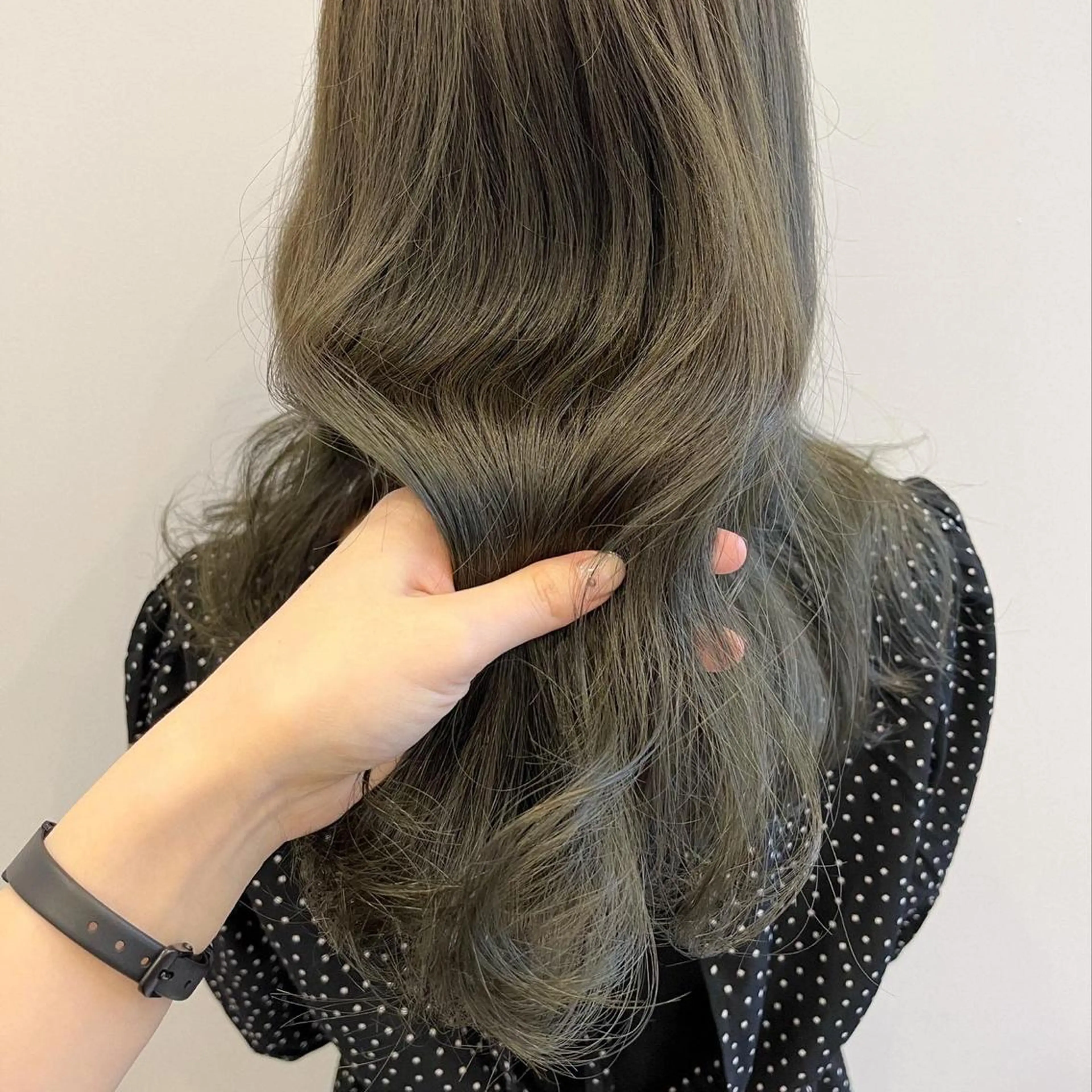 ロング カラー ベージュカラー オリーブベージュ haruka 🩶のヘアスタイル